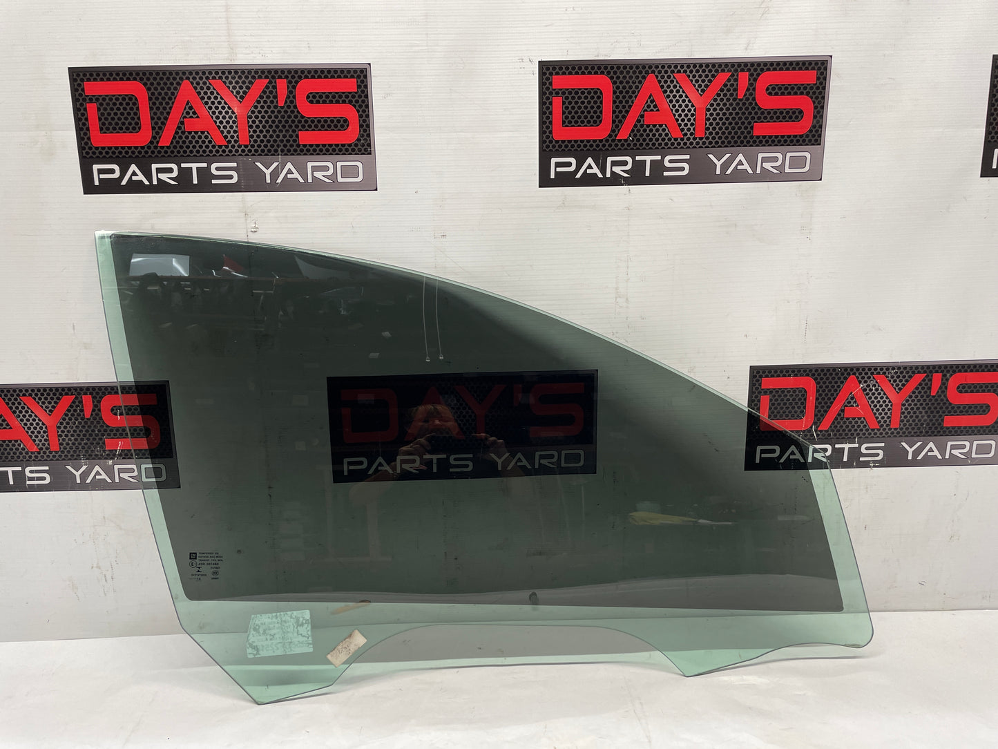 2016 Chevy SS Sedan RH Passenger Front Door Window Glass OEM - Day's Parts Yard
