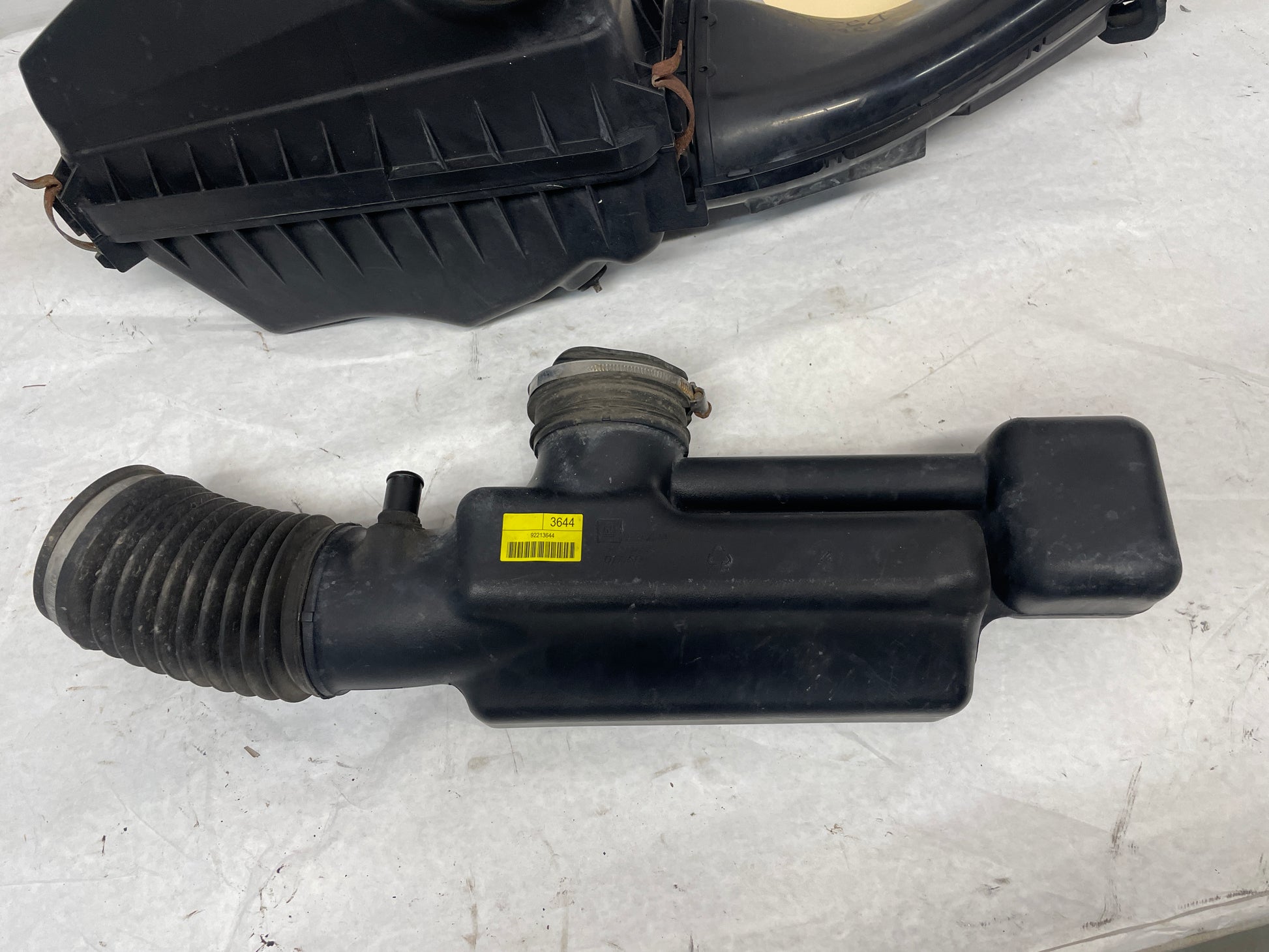 2008 Pontiac G8 Base Factory OEM Air Intake Box Assembly - Day's Parts Yard