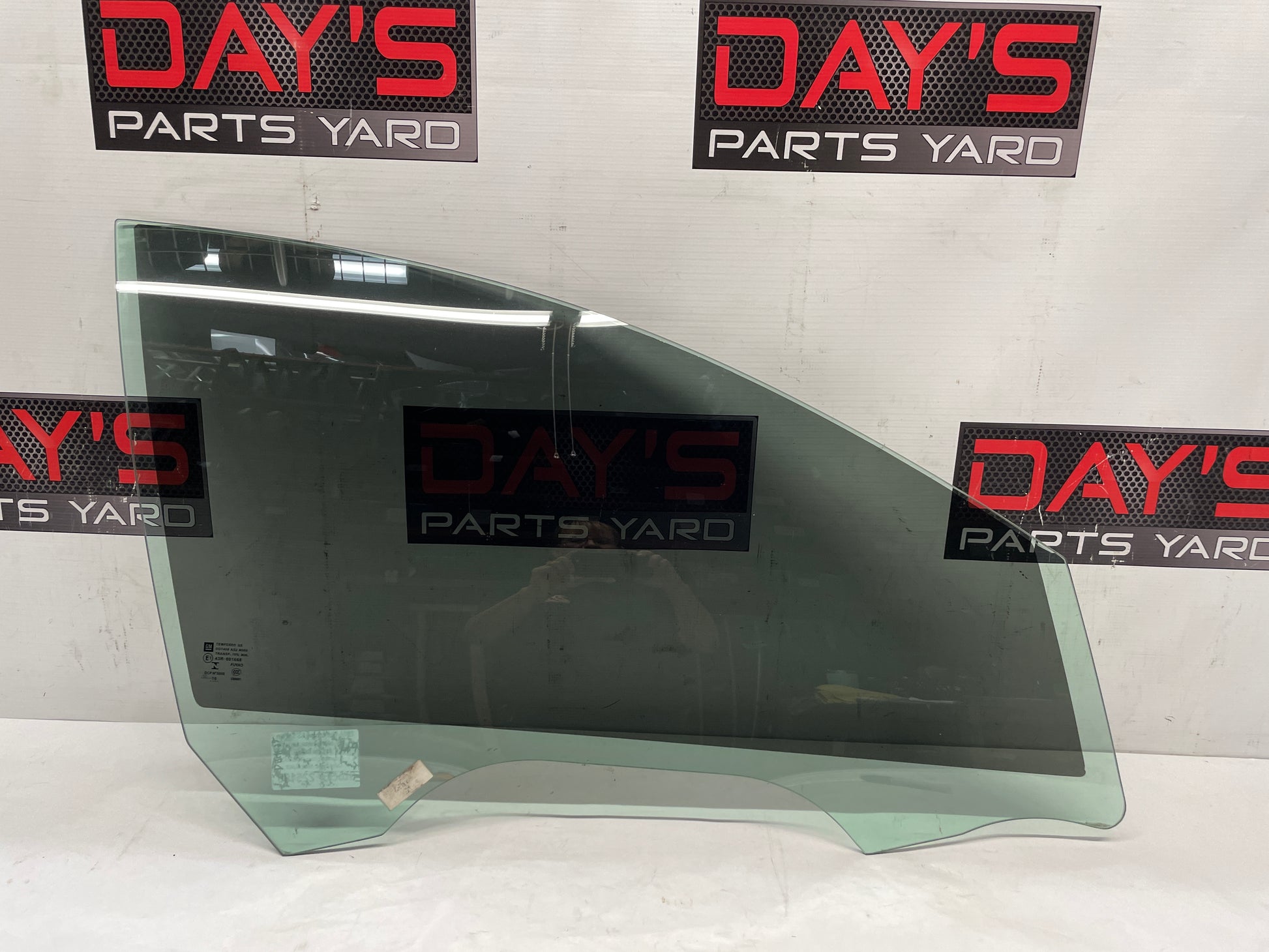2016 Chevy SS Sedan RH Passenger Front Door Window Glass OEM - Day's Parts Yard