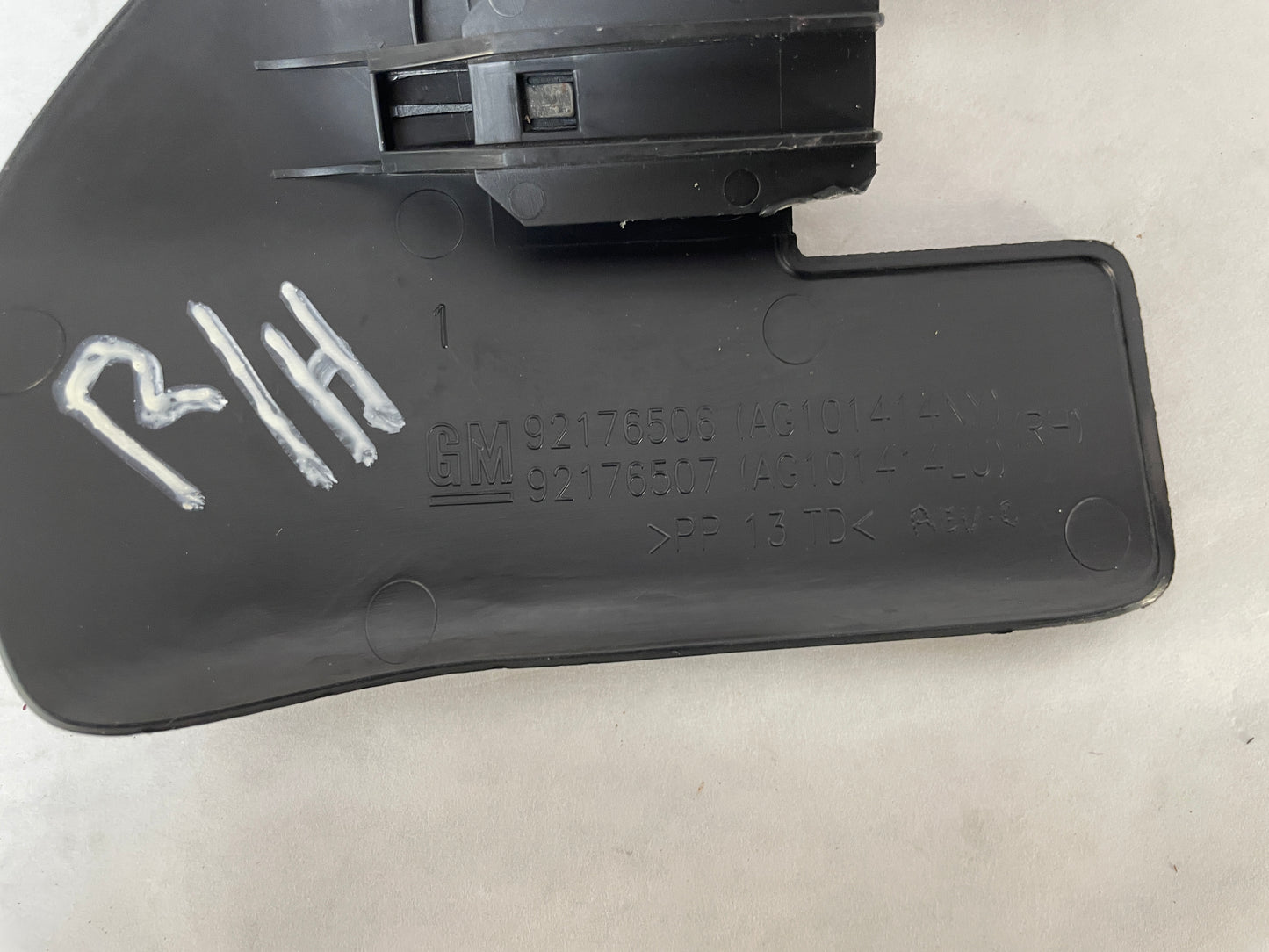 2009 Pontiac G8 GT RH Passenger Front Seat Inner Plastic Track Frame Trim Cover OEM