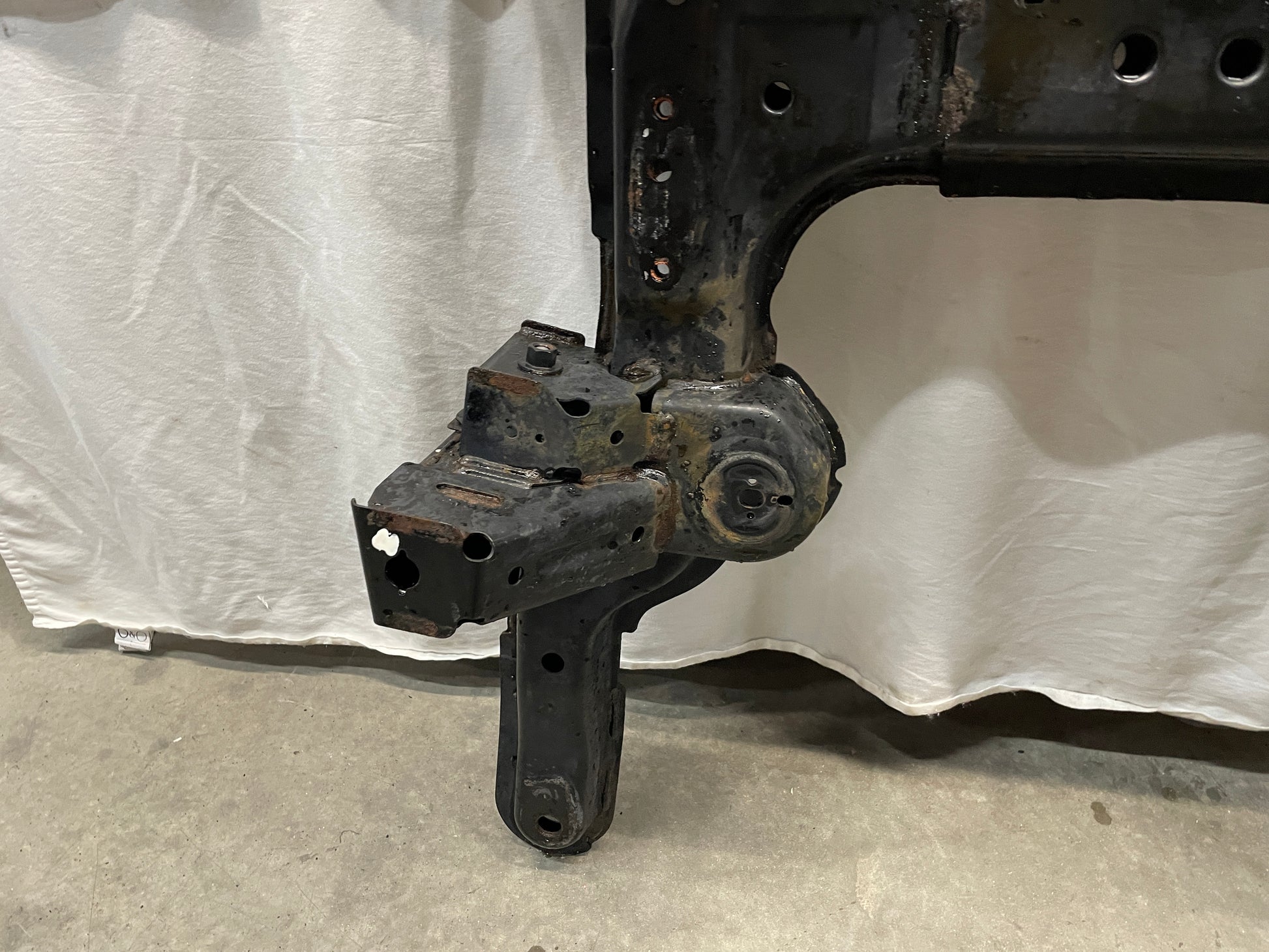 2009 Pontiac G8 Front Suspension Engine Cradle Cross K Member Sub Frame OEM - Day's Parts Yard