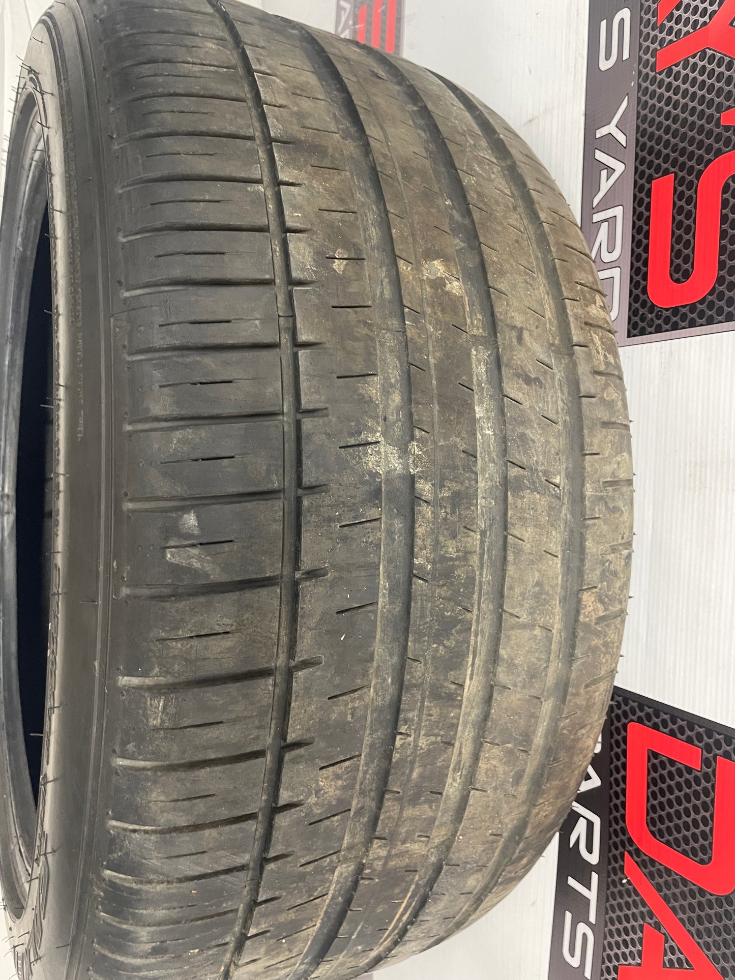 Falken FR510 275/40ZR19 Tire
