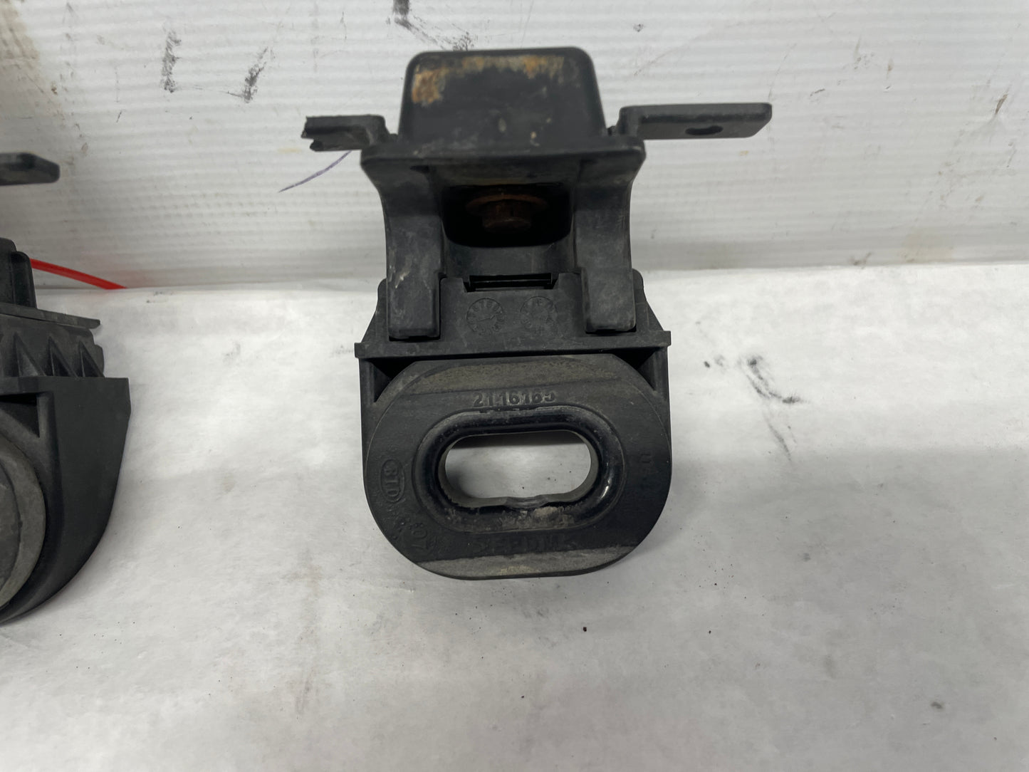 2008 Pontiac G8 Base Upper Radiator Mounts Set OEM - Day's Parts Yard