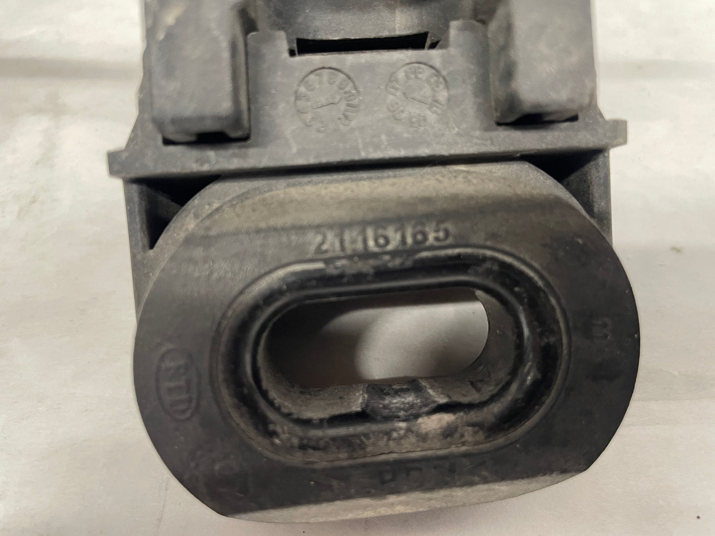 2008 Pontiac G8 Base Upper Radiator Mounts Set OEM - Day's Parts Yard