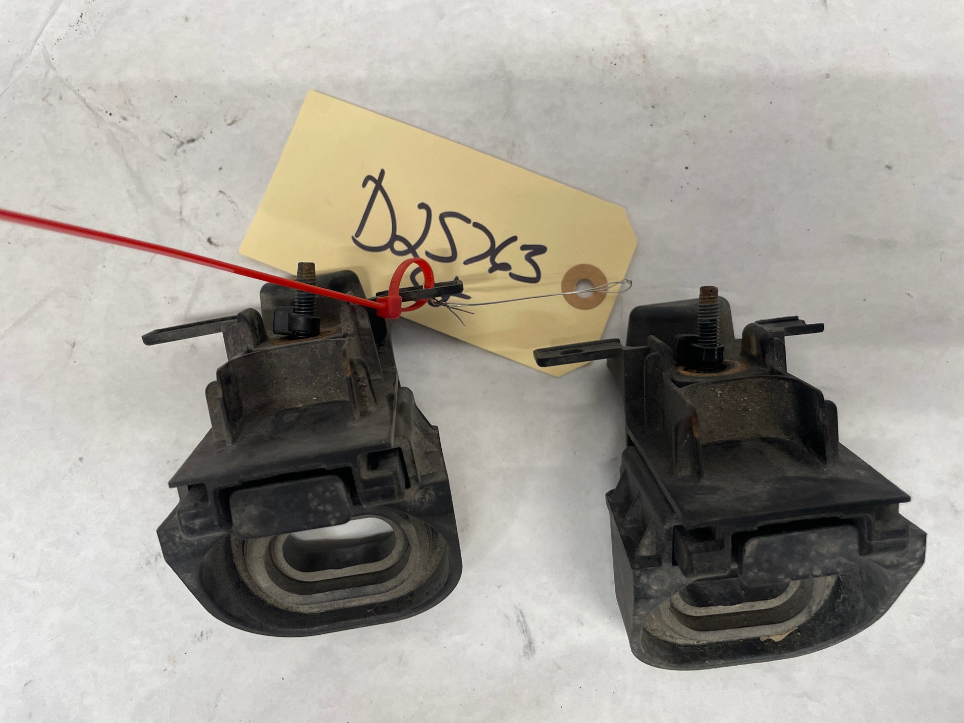 2008 Pontiac G8 Base Upper Radiator Mounts Set OEM - Day's Parts Yard