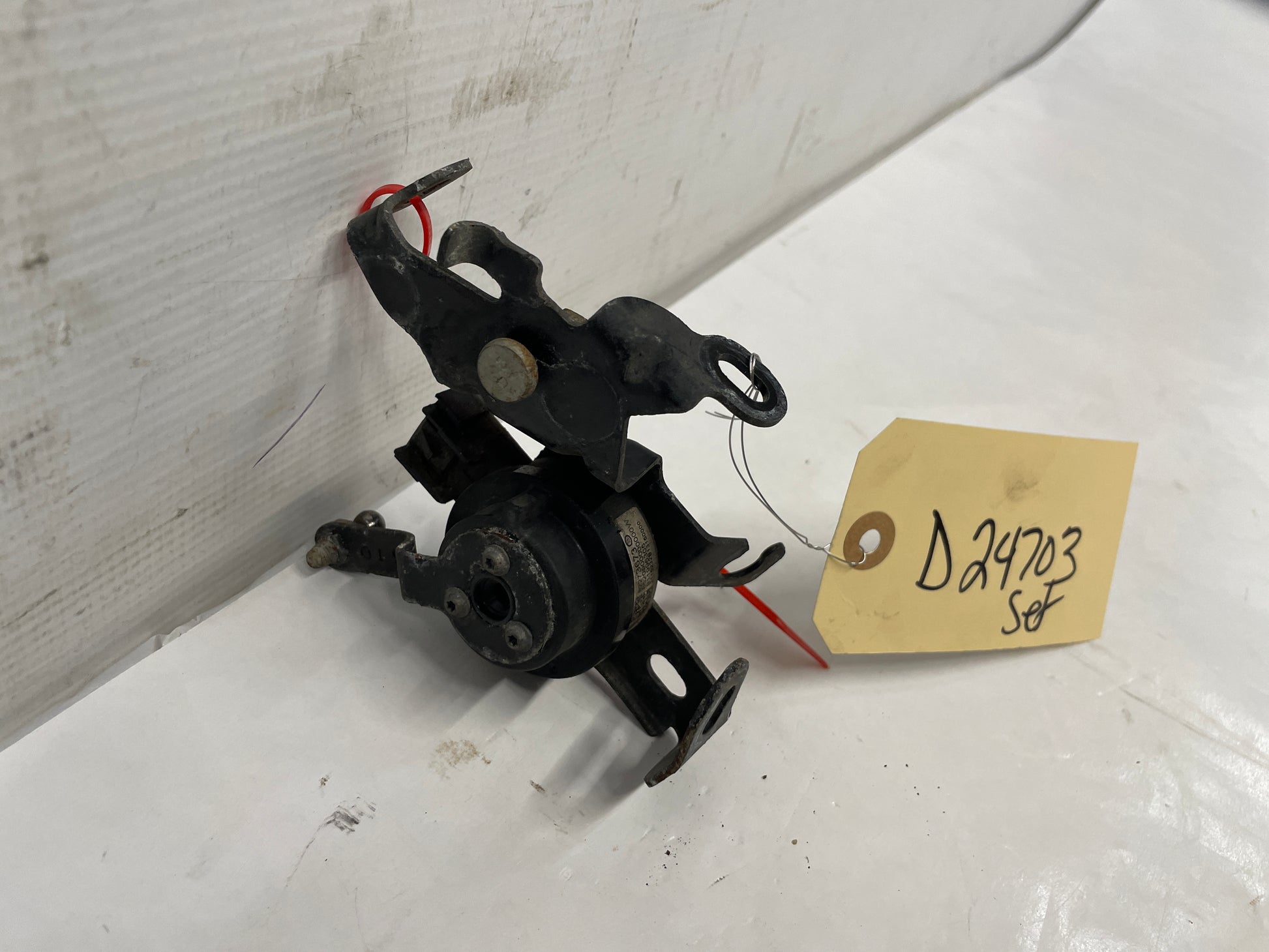 2016 Chevy SS Sedan RH & LH Front Ride Height Suspension Head Lamp Sensor OEM - Day's Parts Yard