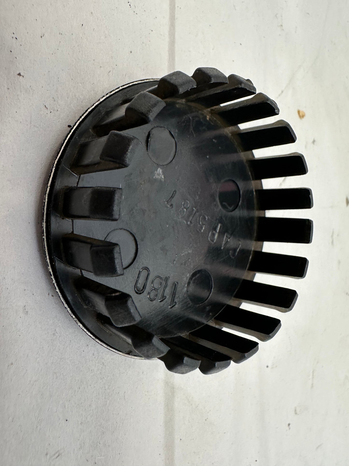 2015 Chevy Camaro SS 1LE Wheel Center Cap OEM - Day's Parts Yard