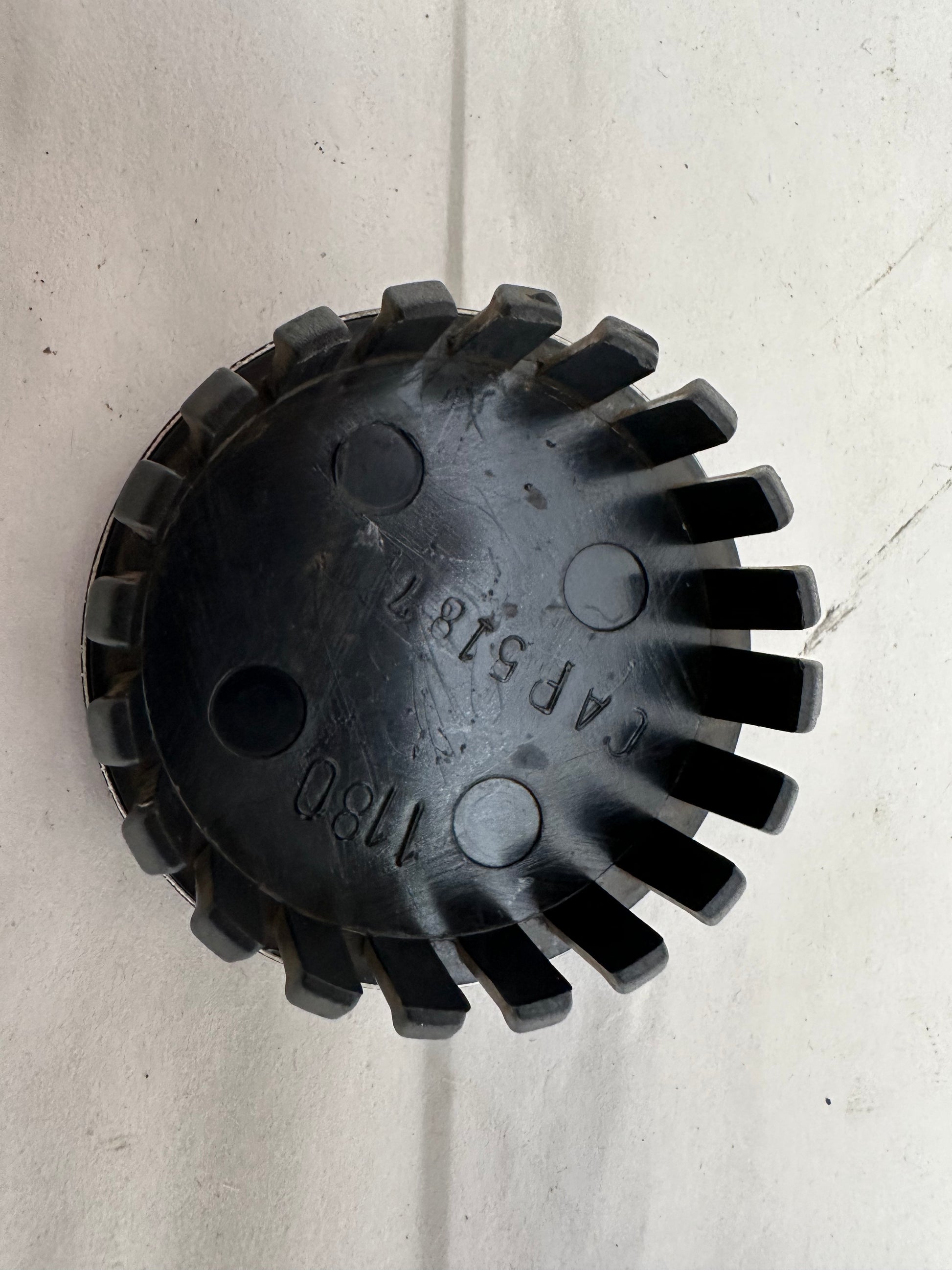 2015 Chevy Camaro SS 1LE Wheel Center Cap OEM - Day's Parts Yard