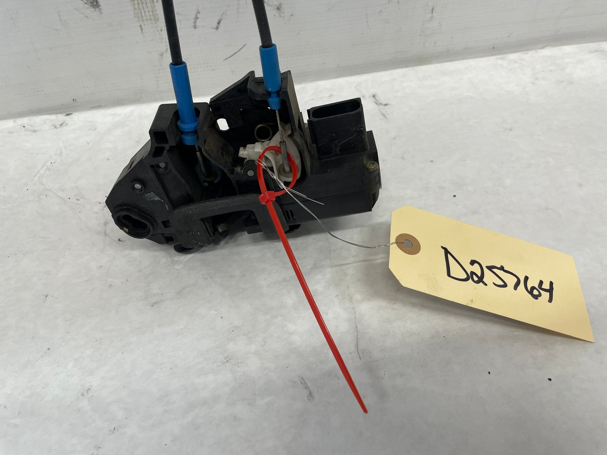 2008 Pontiac G8 Base RH Passenger Front Door Lock Actuator OEM - Day's Parts Yard