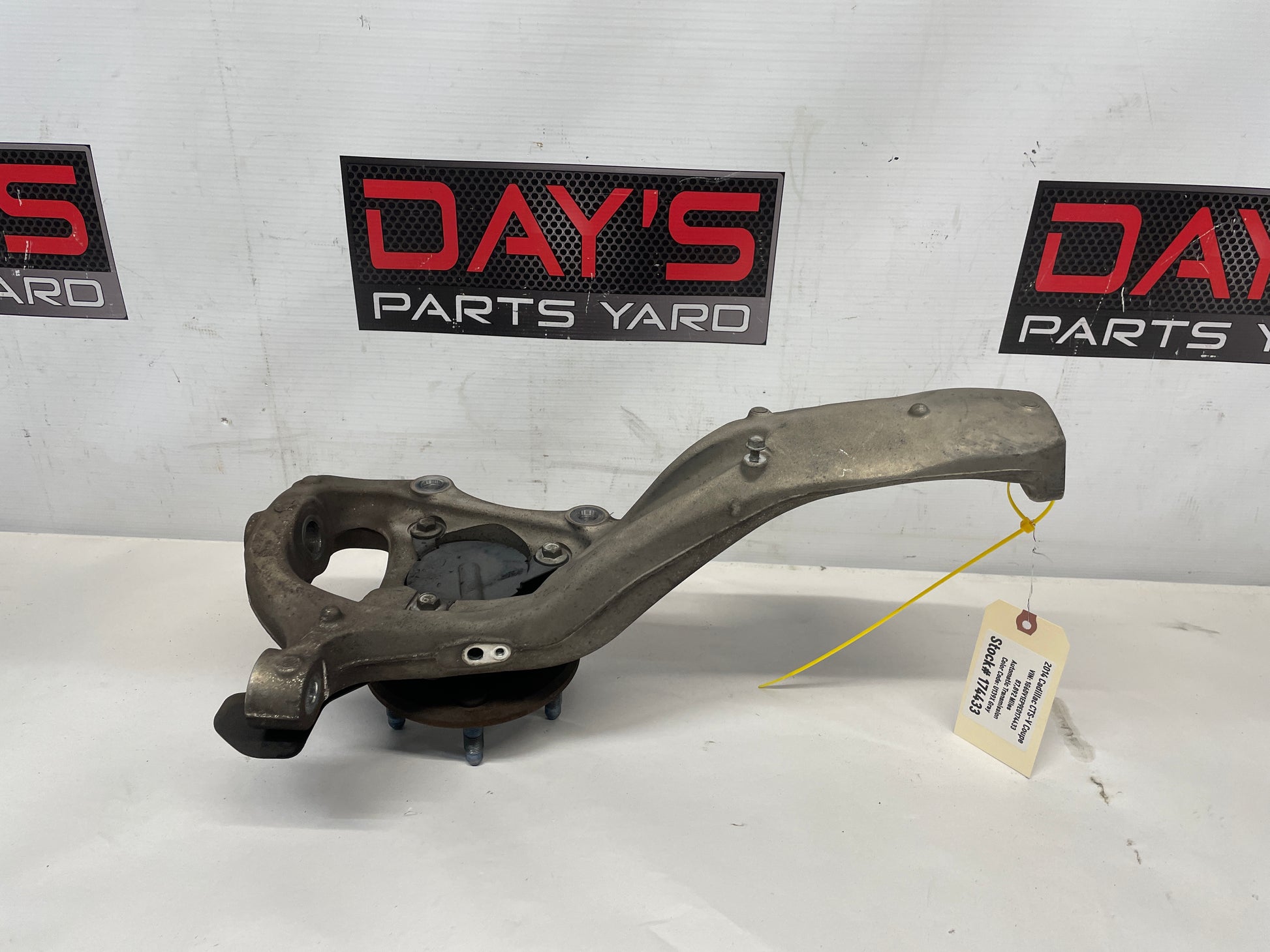 2014 Cadillac CTS-V Coupe LH Driver Front Spindle Knuckle Hub Assembly OEM - Day's Parts Yard