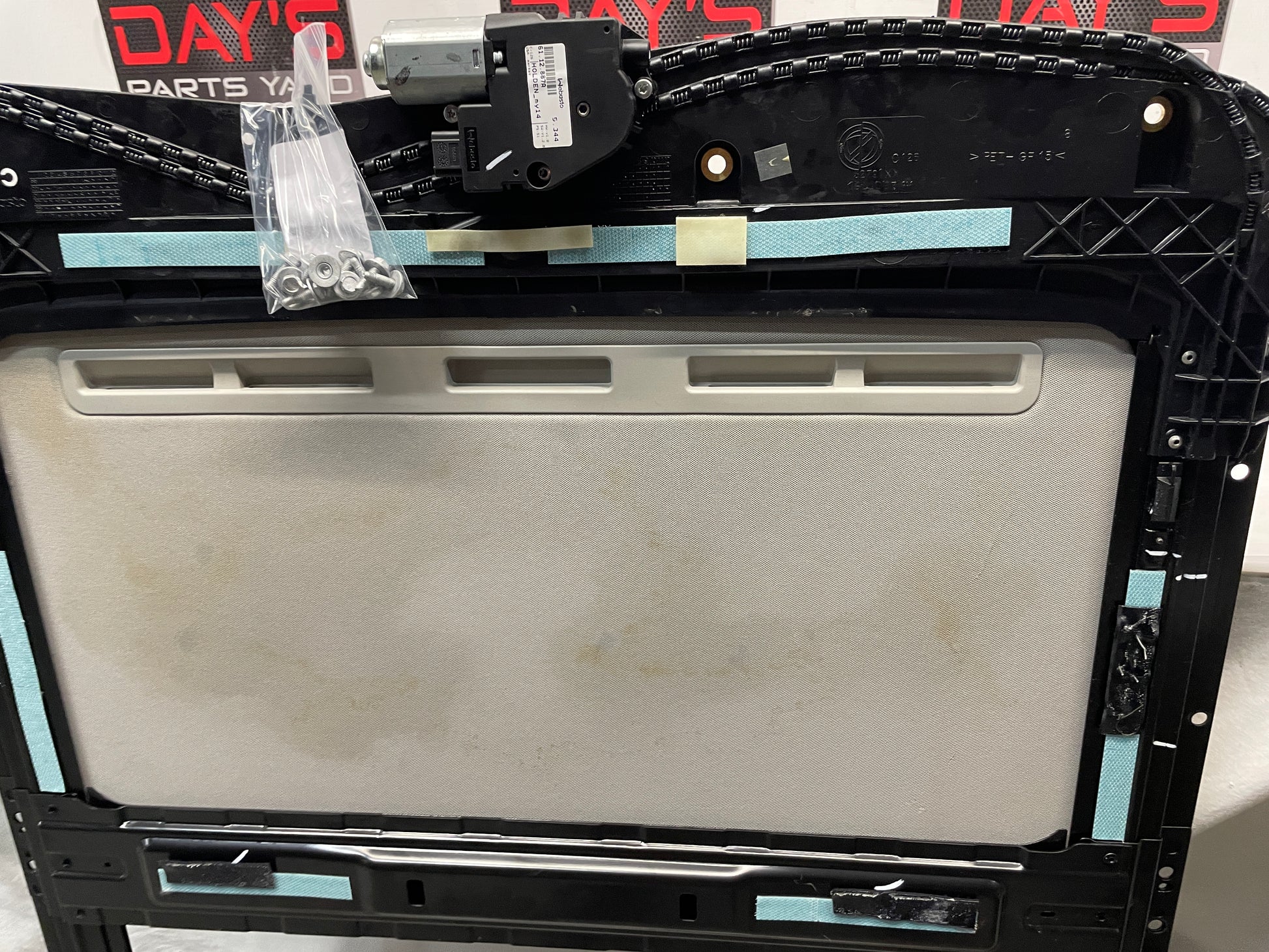2016 Chevy SS Sedan Complete Sunroof Sun Moon Roof Assembly OEM - Day's Parts Yard