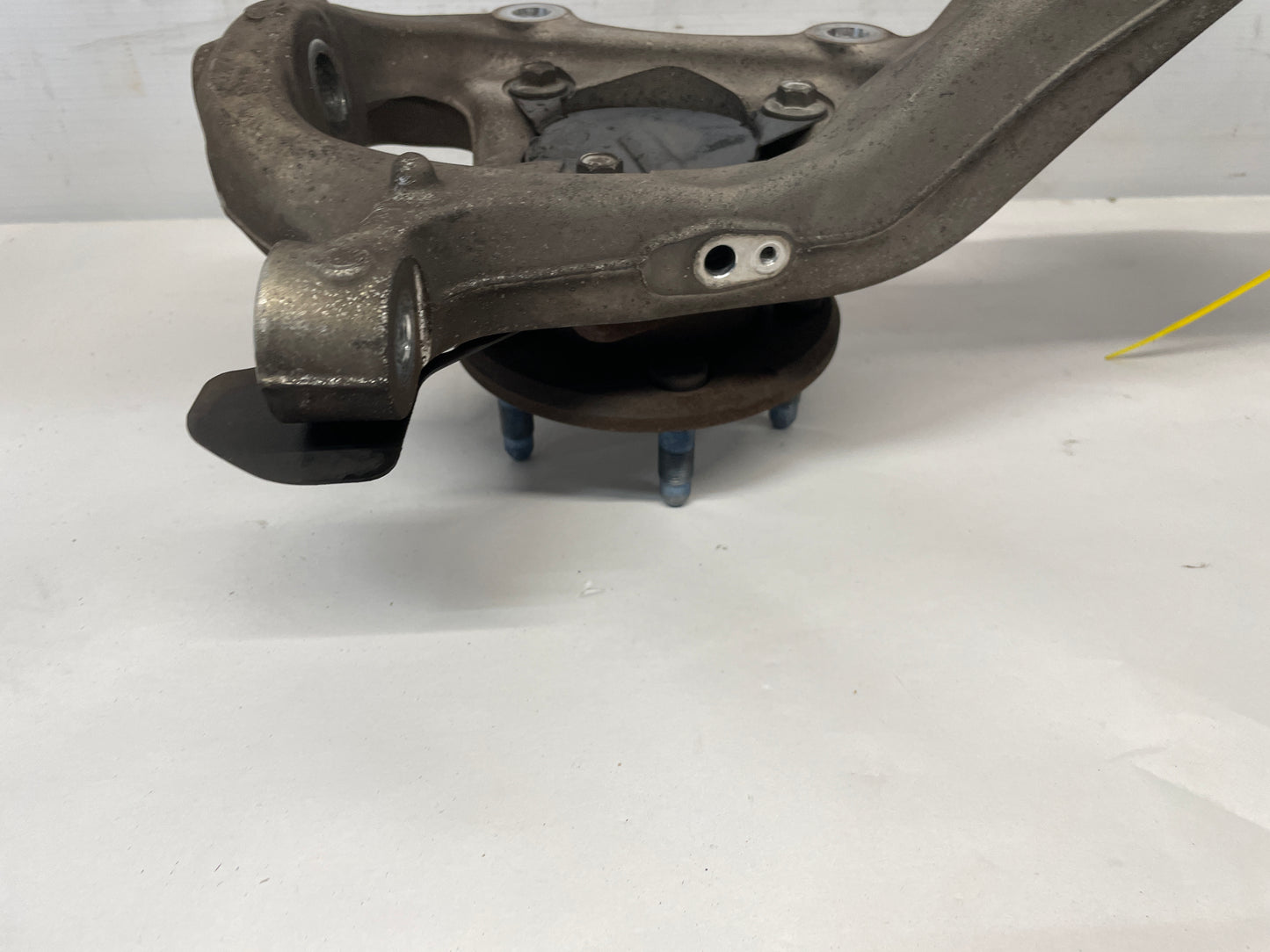 2014 Cadillac CTS-V Coupe LH Driver Front Spindle Knuckle Hub Assembly OEM - Day's Parts Yard