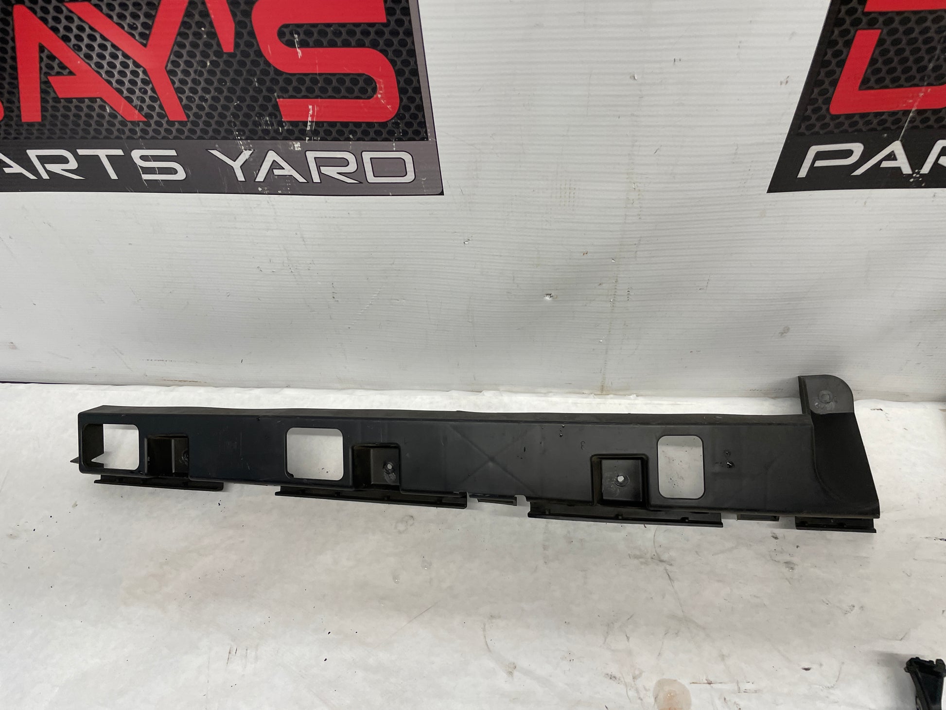 2017 Cadillac CTS-V Rear Bumper Brackets Guides Supports OEM - Day's Parts Yard