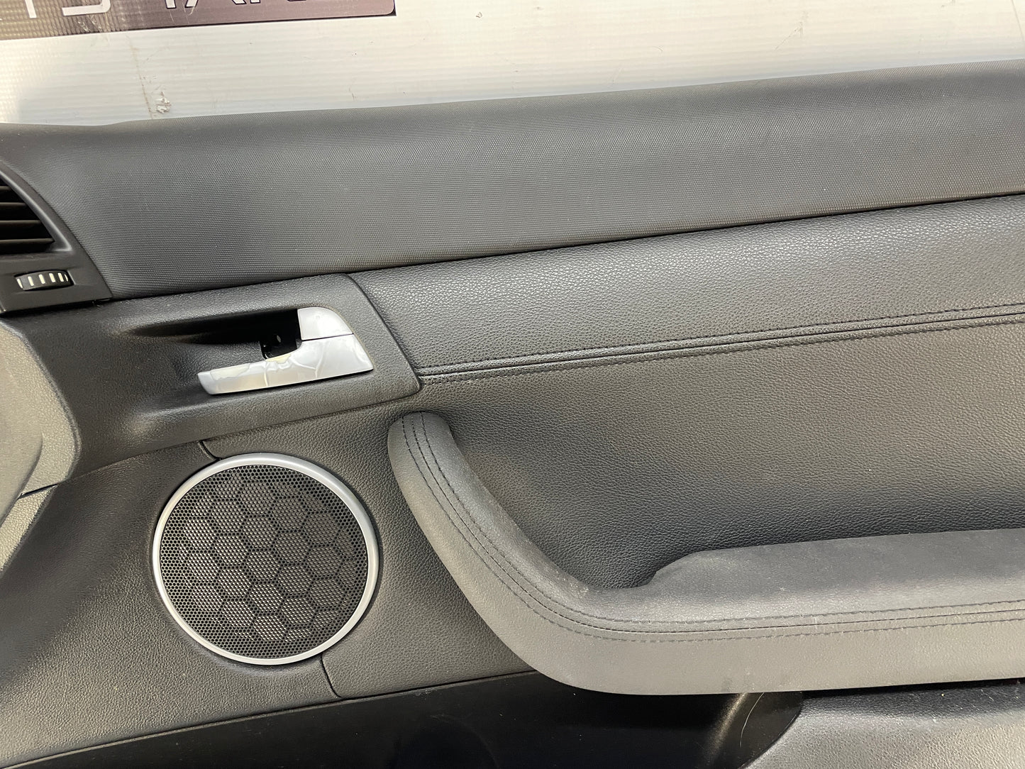 2009 Pontiac G8 GT RH Passenger Front Interior Door Panel Trim OEM