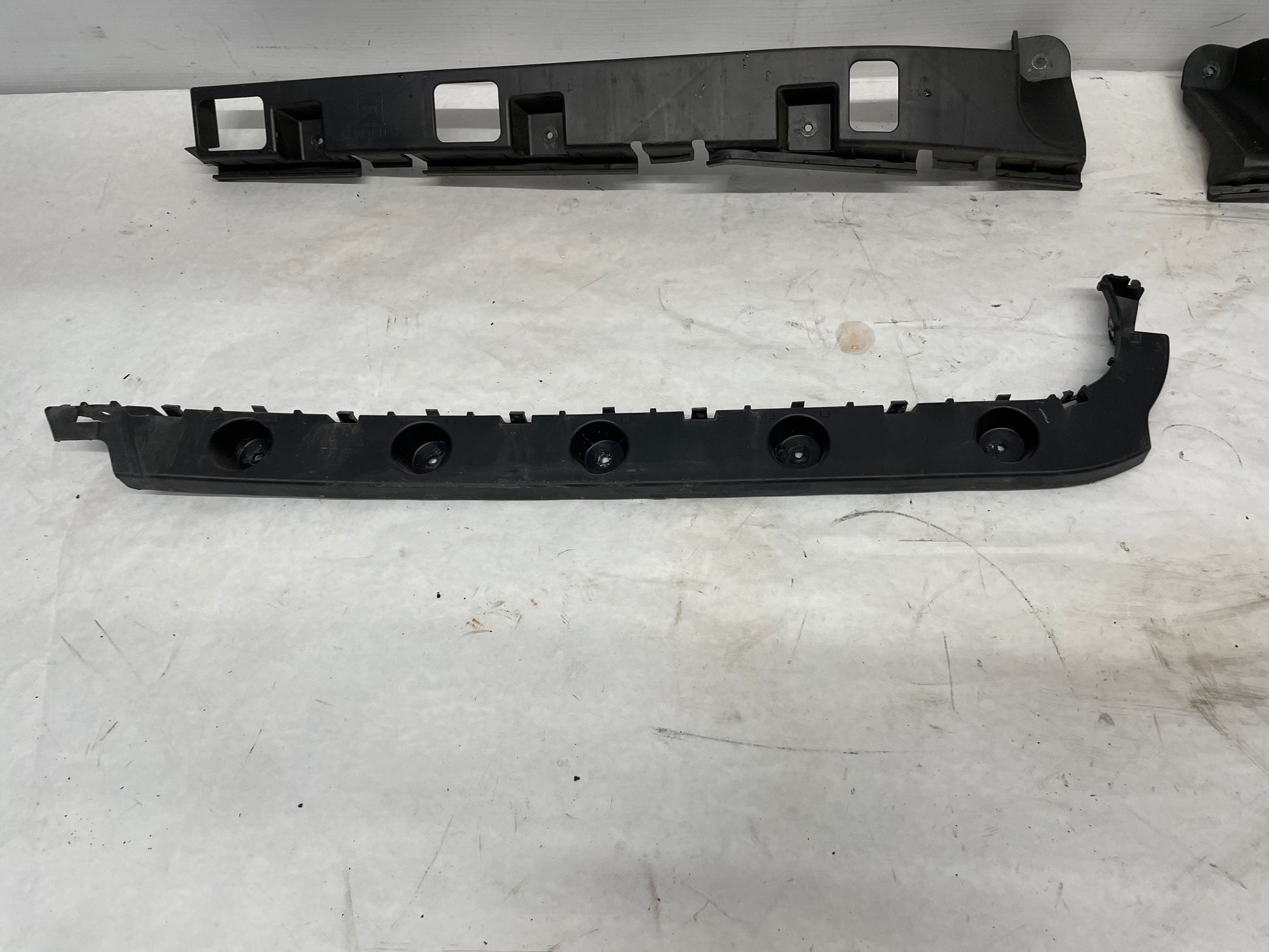 2017 Cadillac CTS-V Rear Bumper Brackets Guides Supports OEM - Day's Parts Yard