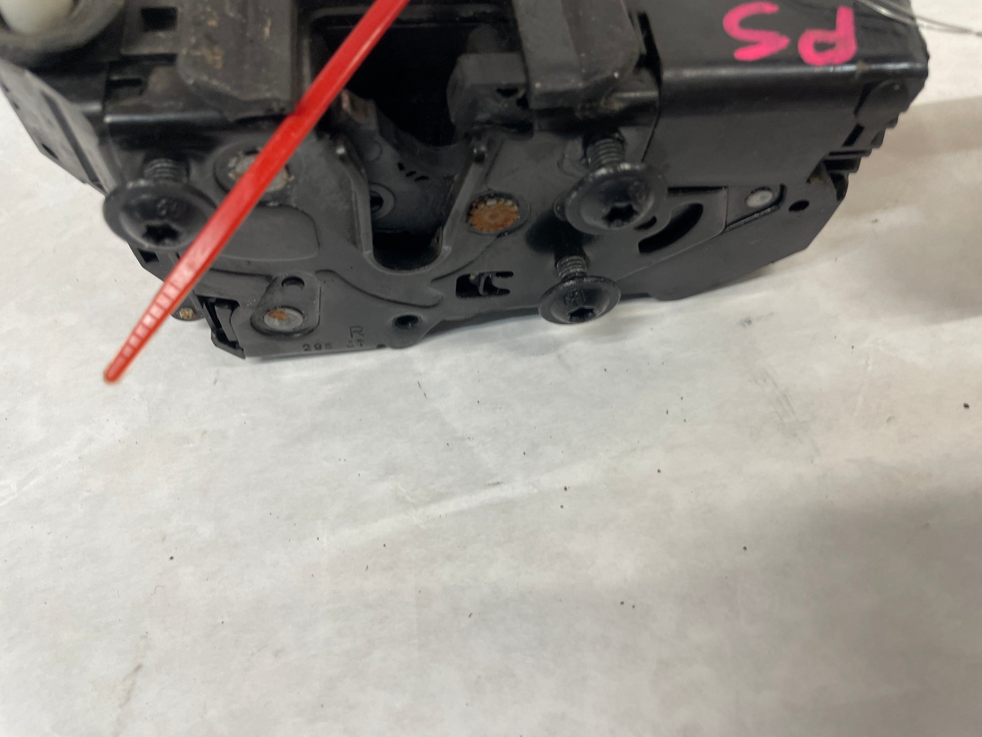2008 Pontiac G8 LH Driver Front Door Lock Actuator OEM - Day's Parts Yard