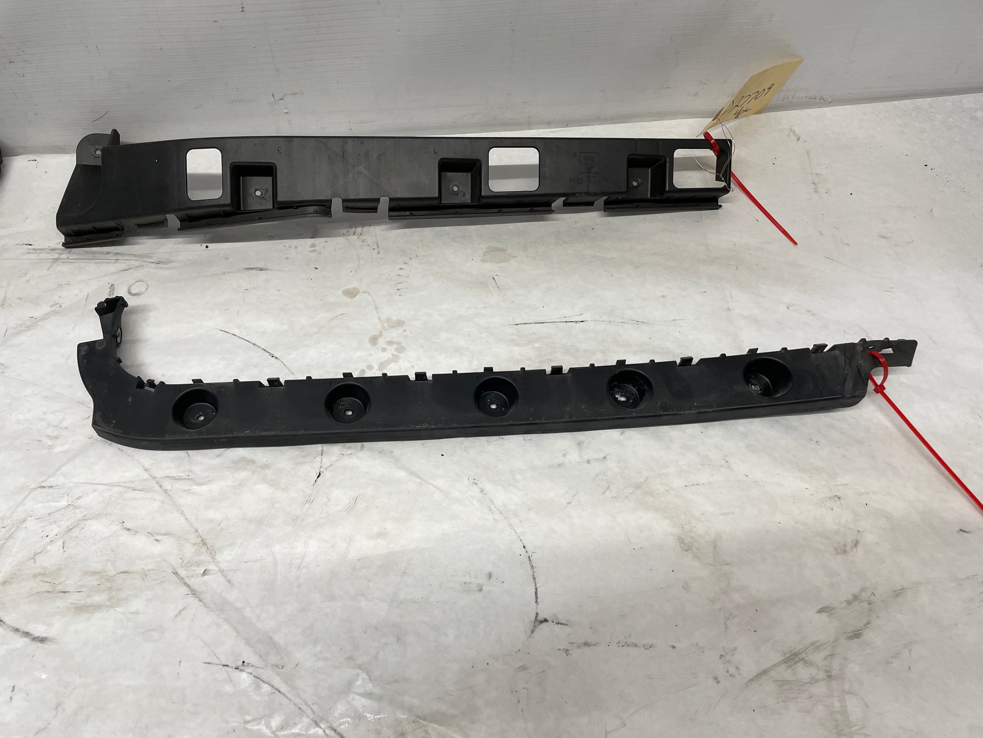 2017 Cadillac CTS-V Rear Bumper Brackets Guides Supports OEM - Day's Parts Yard