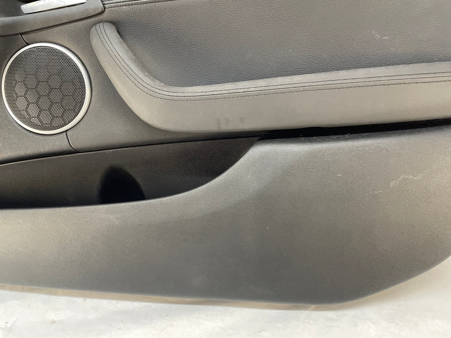 2009 Pontiac G8 GT RH Passenger Front Interior Door Panel Trim OEM