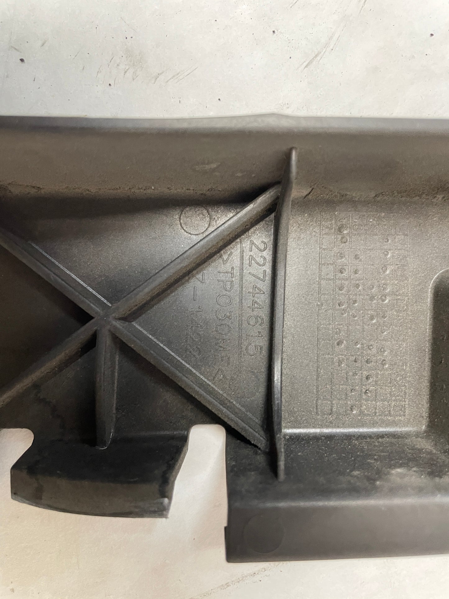 2017 Cadillac CTS-V Rear Bumper Brackets Guides Supports OEM - Day's Parts Yard