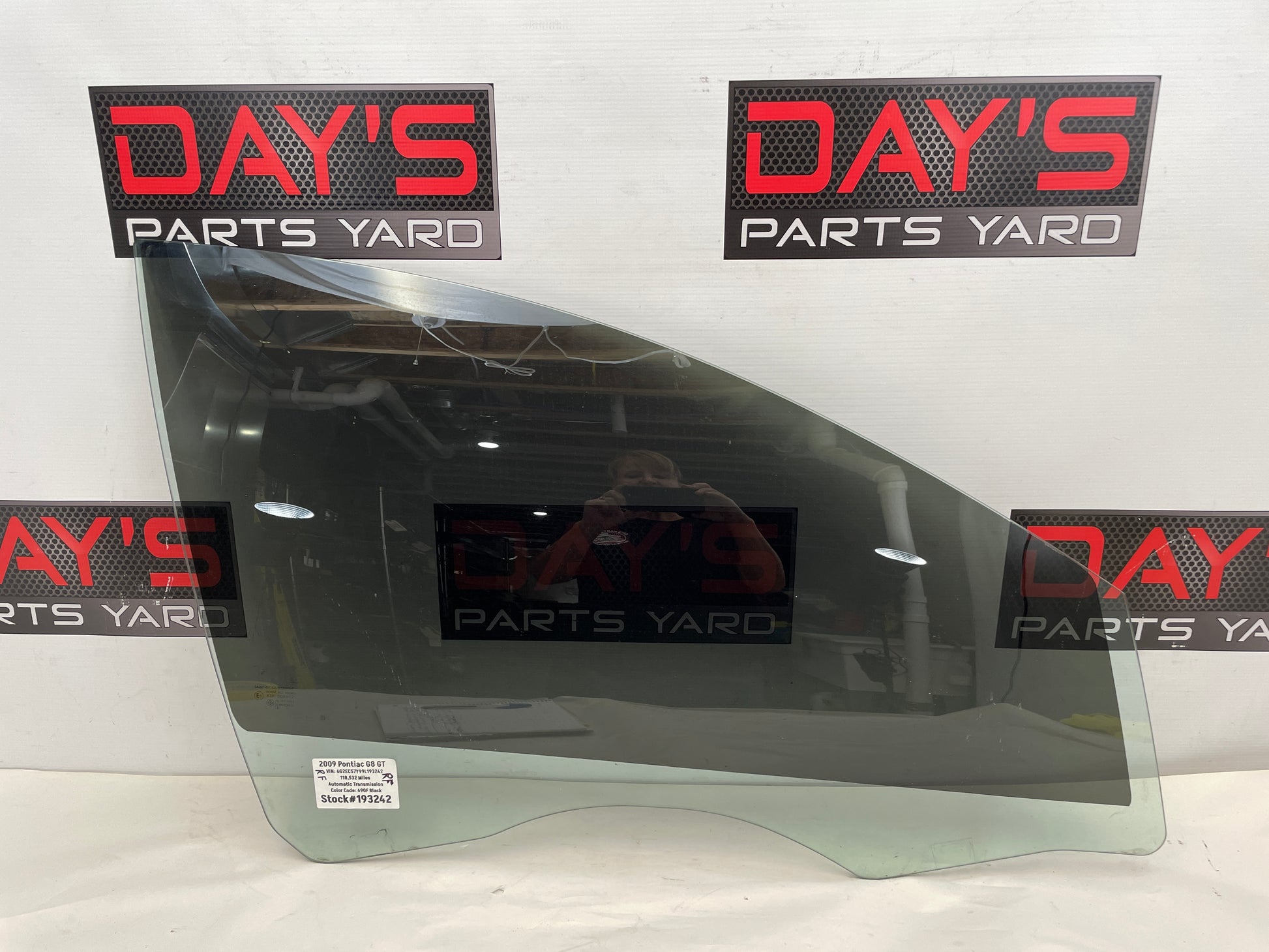 2009 Pontiac G8 GT Front RH Passenger Door Window Glass OEM - Day's Parts Yard
