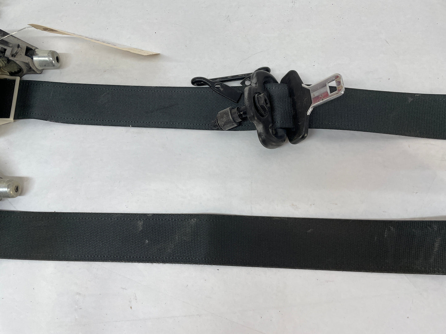 2009 Pontiac G8 GT RH & LH Front Seat Belts Retractors OEM