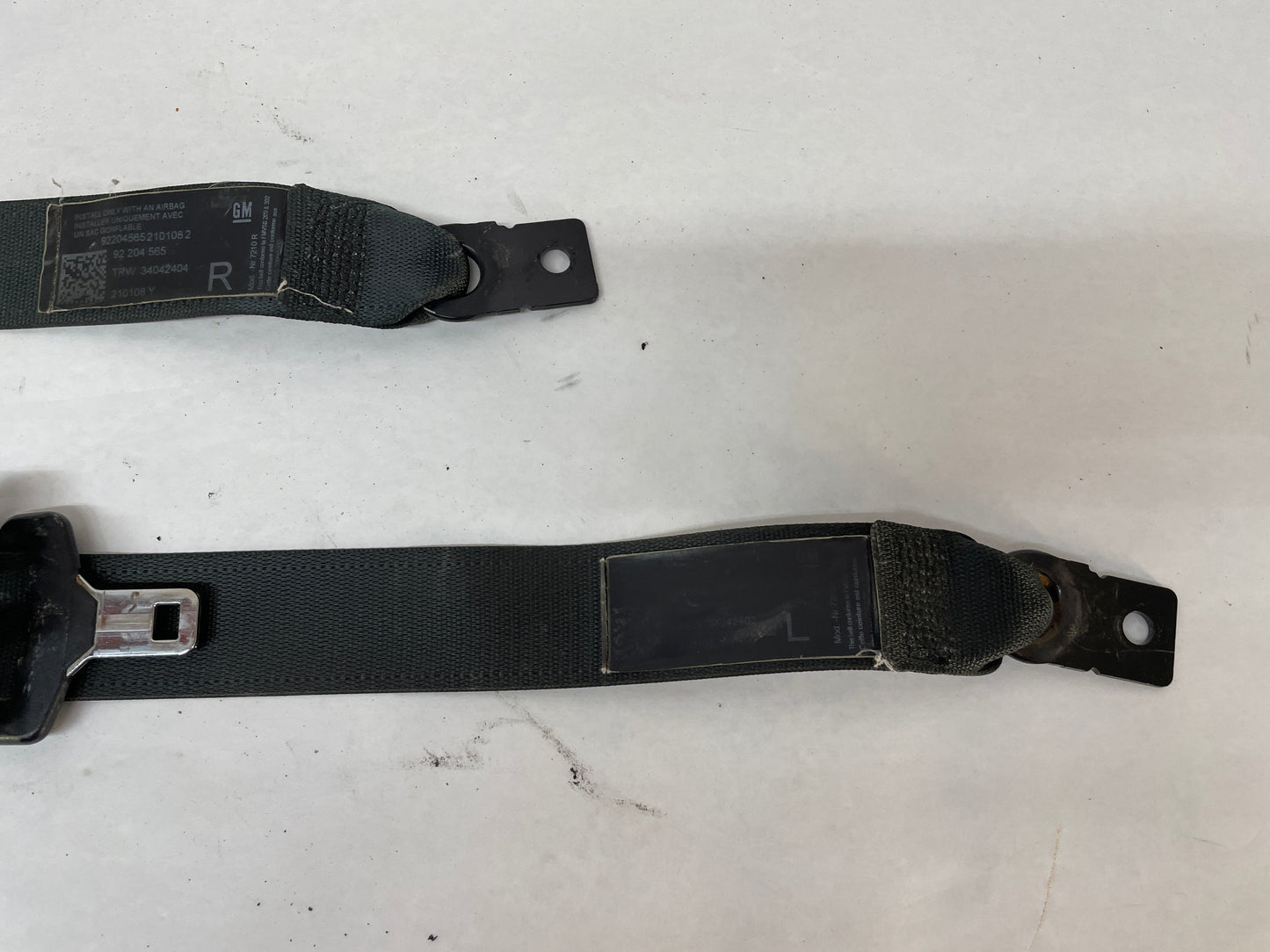2009 Pontiac G8 GT RH & LH Front Seat Belts Retractors OEM
