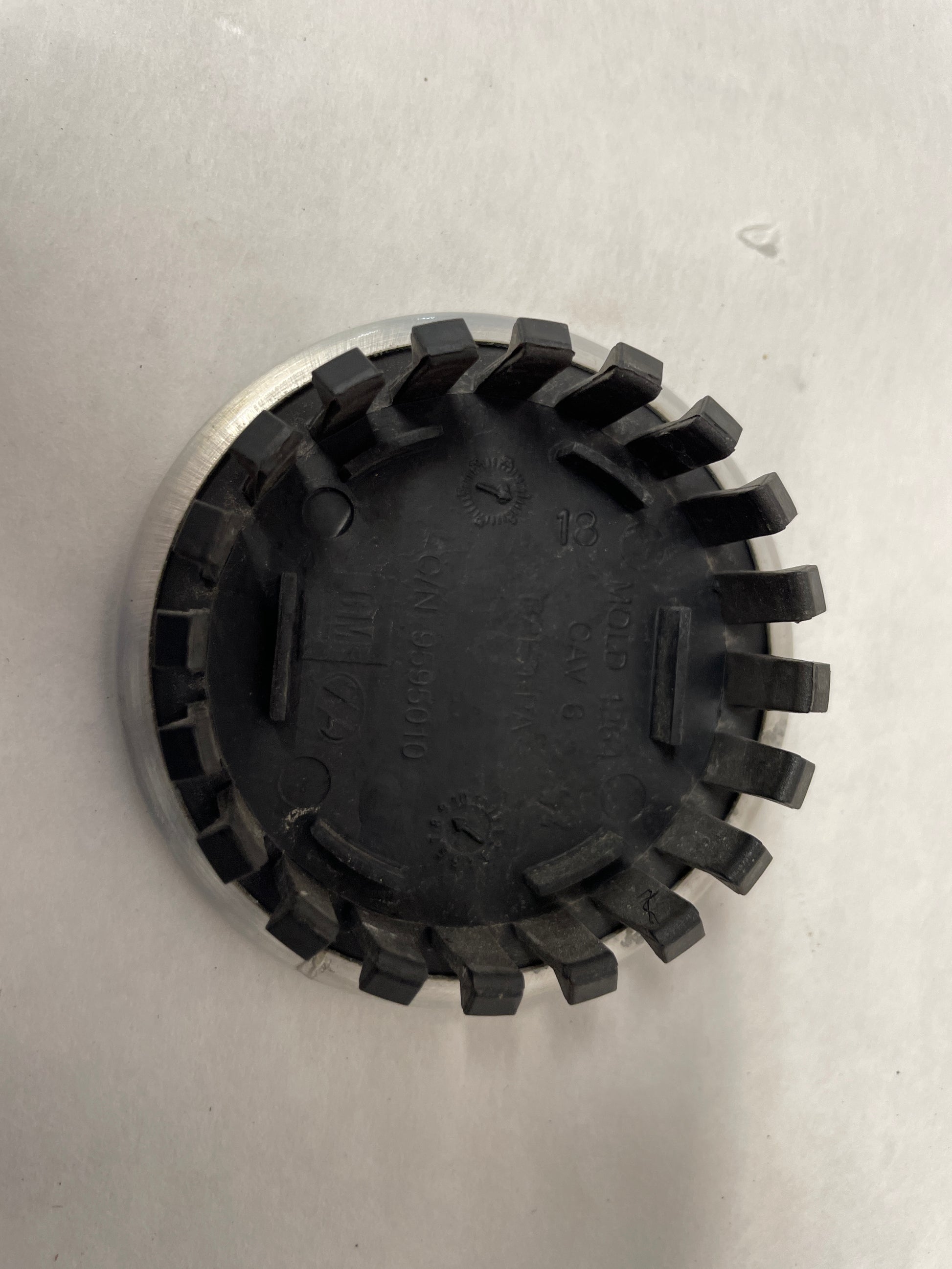 2018 Chevy Camaro SS Wheel Center Caps Silver OEM - Day's Parts Yard