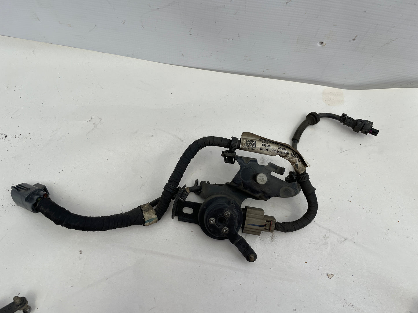 2017 Chevy SS Sedan Front RH & LH Suspension Ride Height Control Sensors OEM - Day's Parts Yard