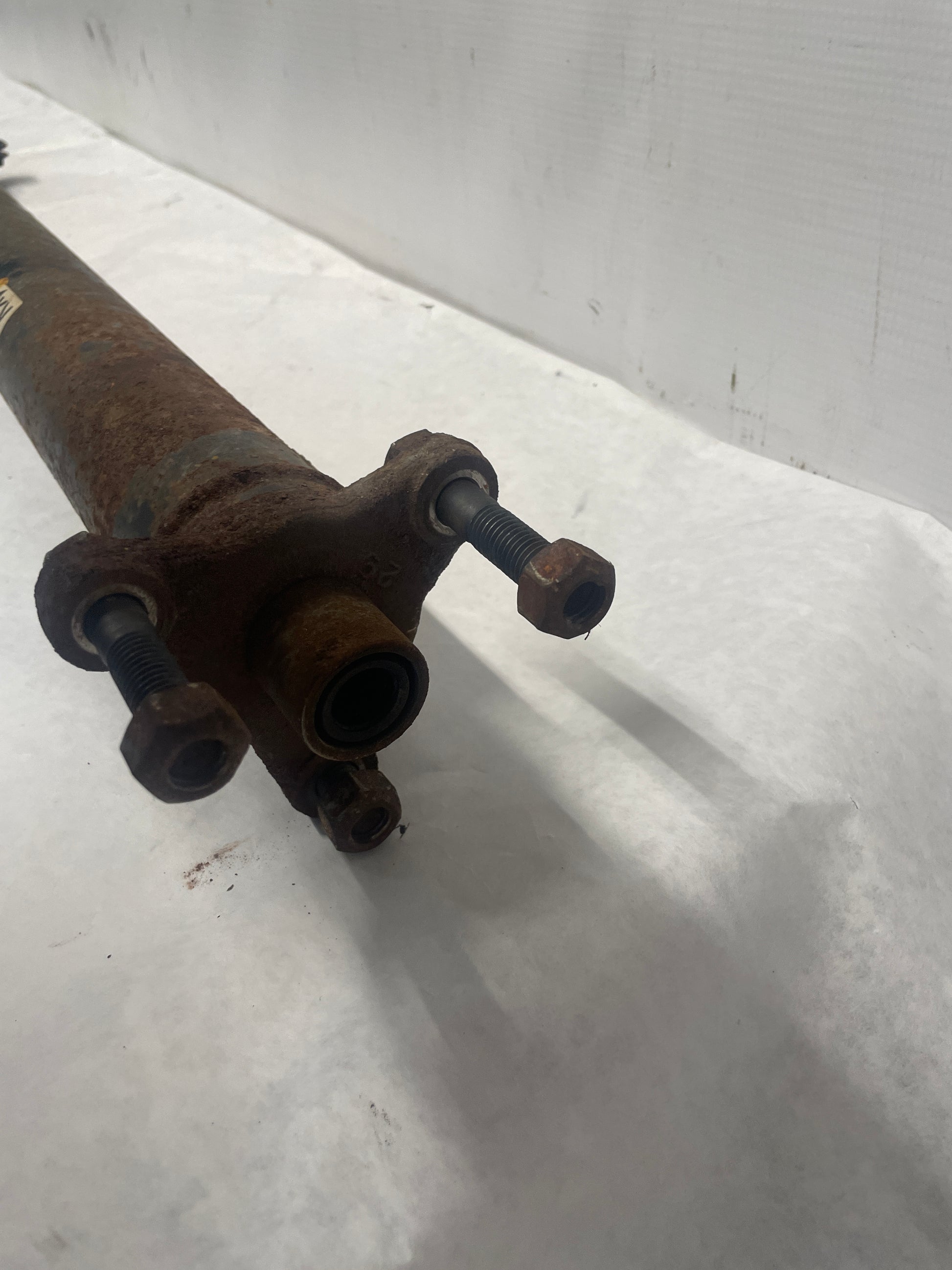 2008 Pontiac G8 Base Automatic Driveshaft Drive Shaft Propeller OEM - Day's Parts Yard