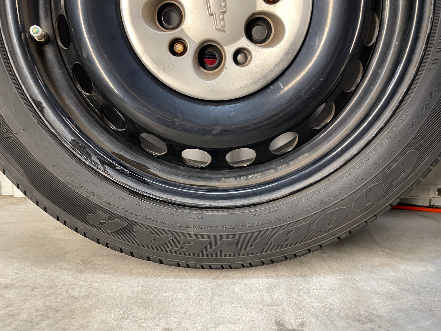 2013 Chevy Caprice PPV Wheel & Tire Set Goodyear Eagle 235/50R18 - Day's Parts Yard