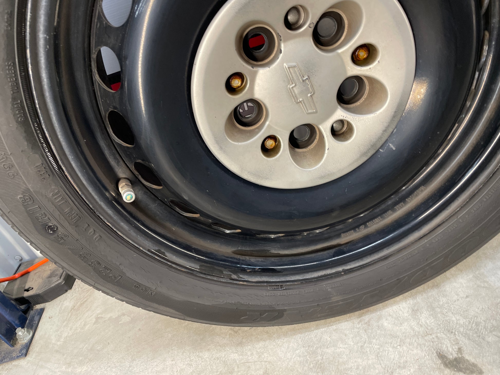 2013 Chevy Caprice PPV Wheel & Tire Set Goodyear Eagle 235/50R18 - Day's Parts Yard