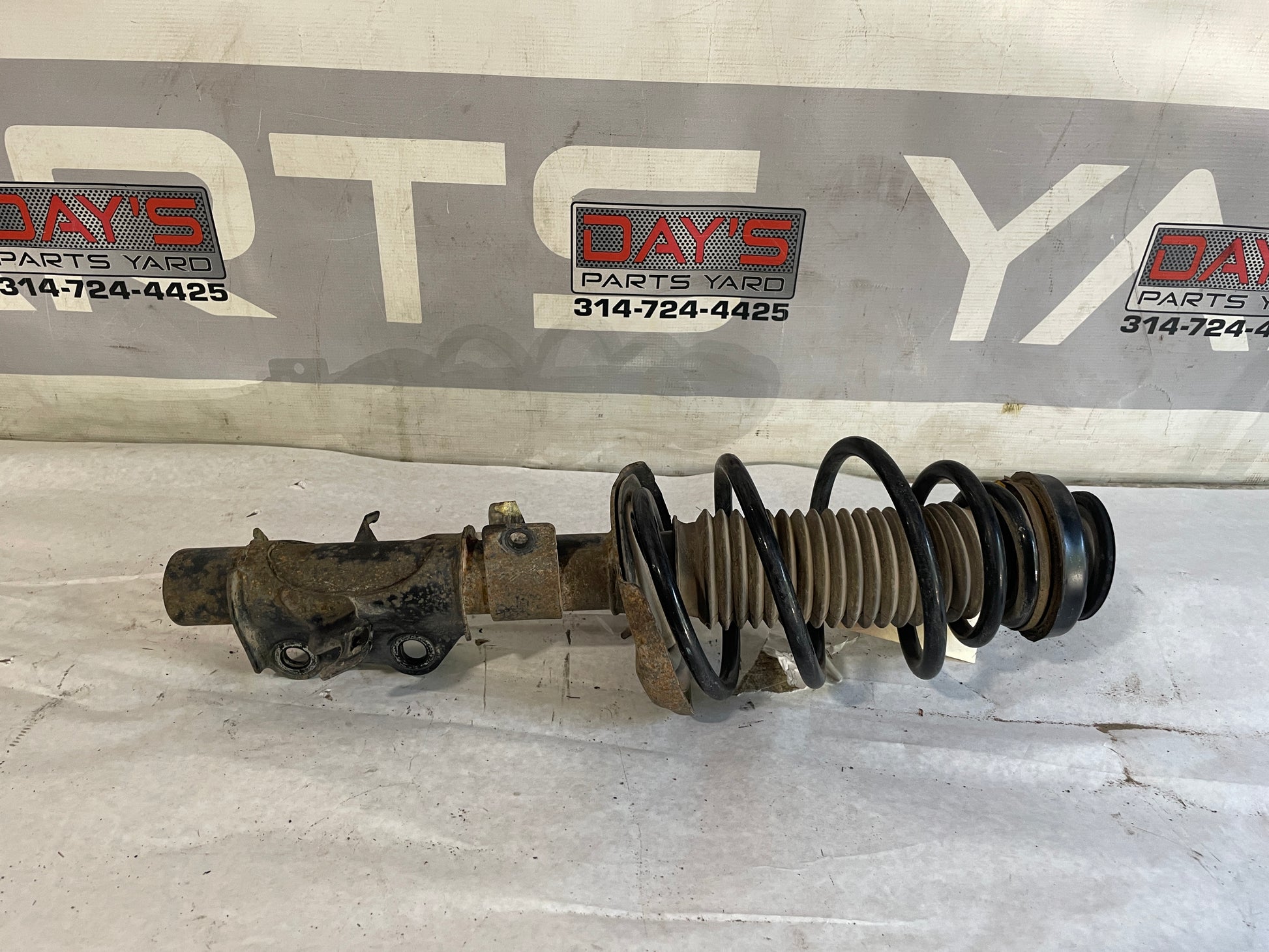 2012 Chevy Camaro SS Front RH Passenger Shock Strut Assembly Absorber OEM - Day's Parts Yard