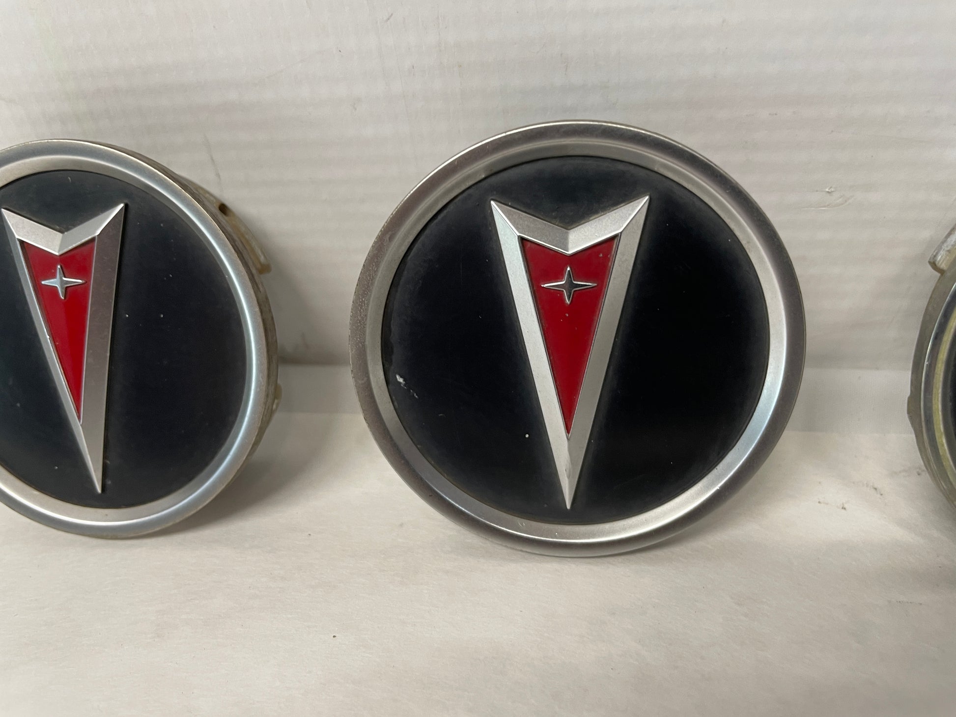 2005 Pontiac GTO Wheel Center Cap Set OEM - Day's Parts Yard