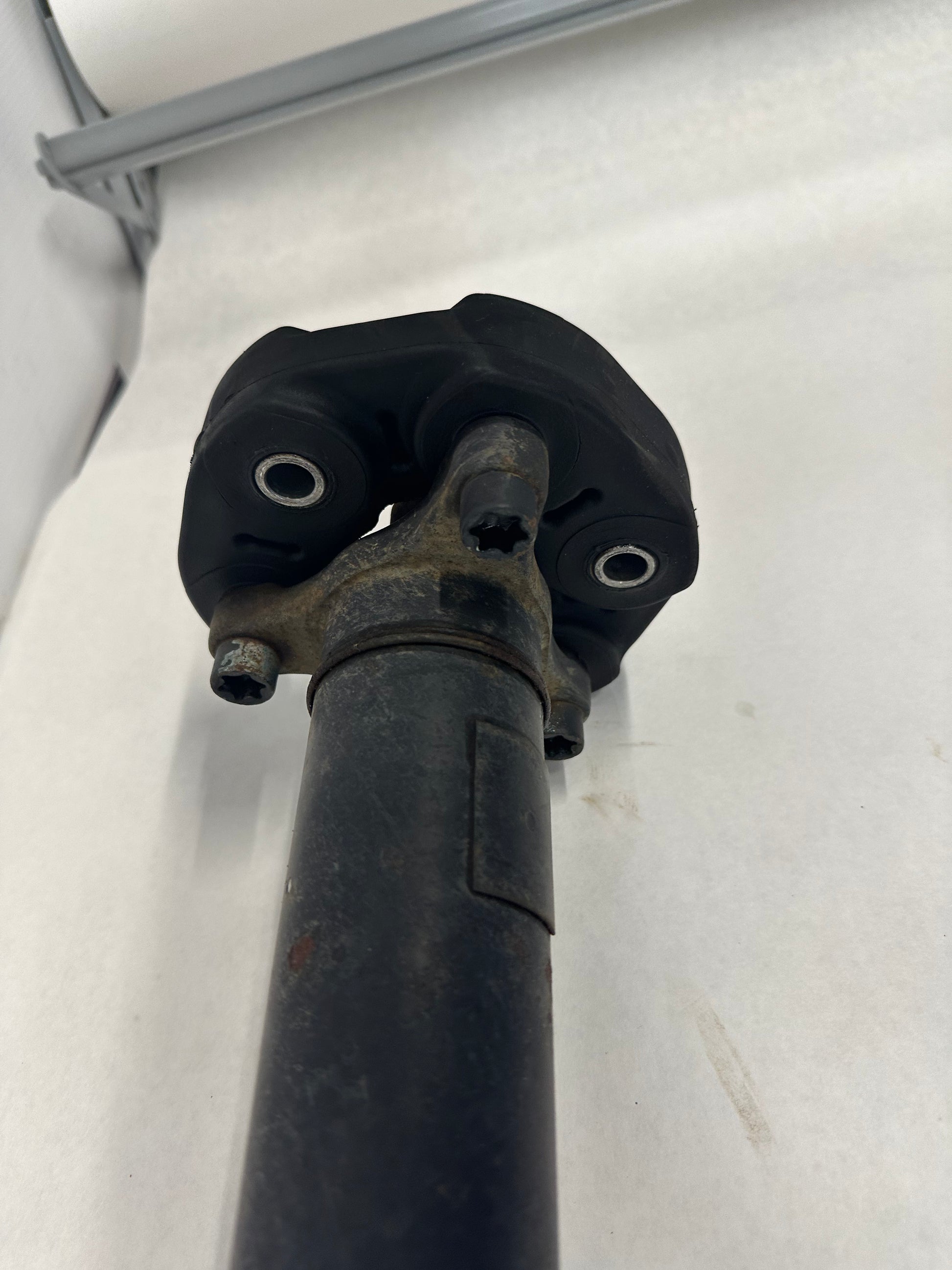 2010 Chevy Camaro SS Drive Shaft Driveshaft OEM - Day's Parts Yard