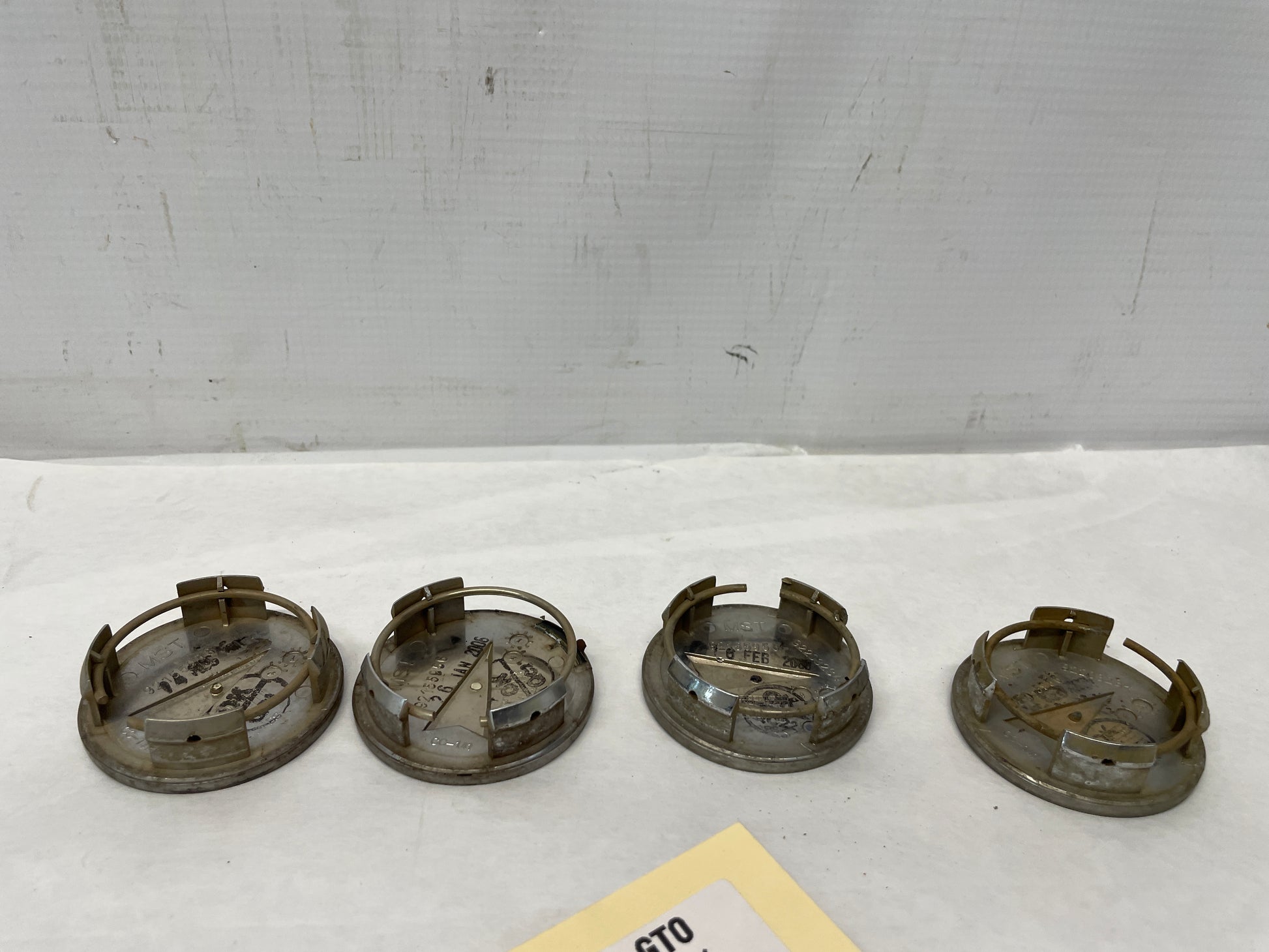 2005 Pontiac GTO Wheel Center Cap Set OEM - Day's Parts Yard
