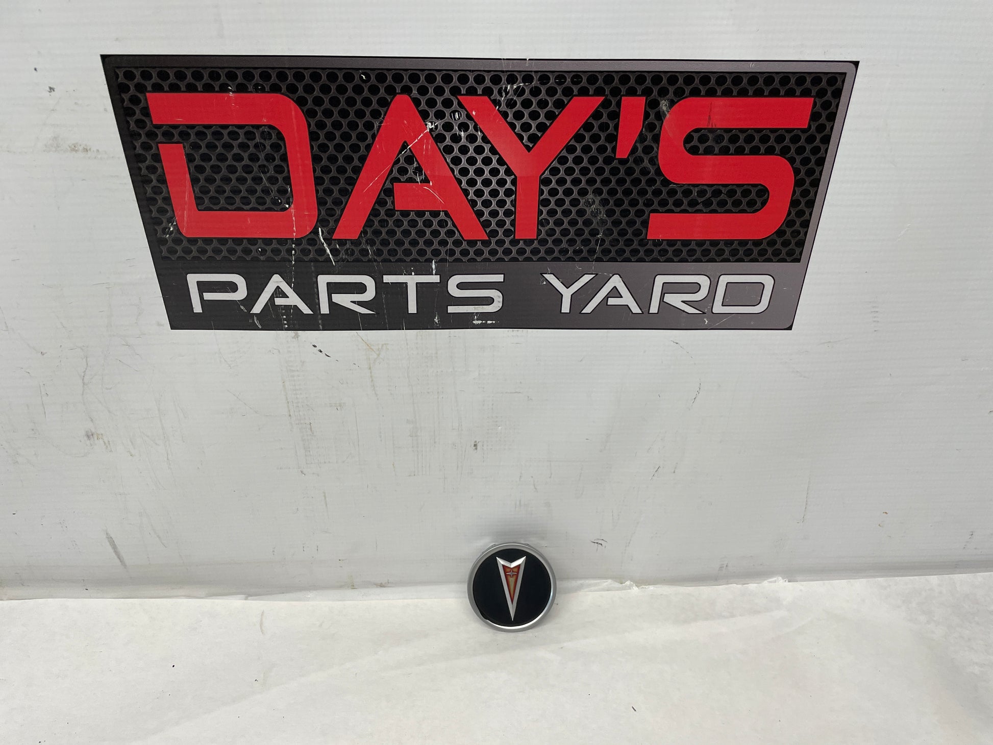 2005 Pontiac GTO Wheel Center Cap Aftermarket - Day's Parts Yard