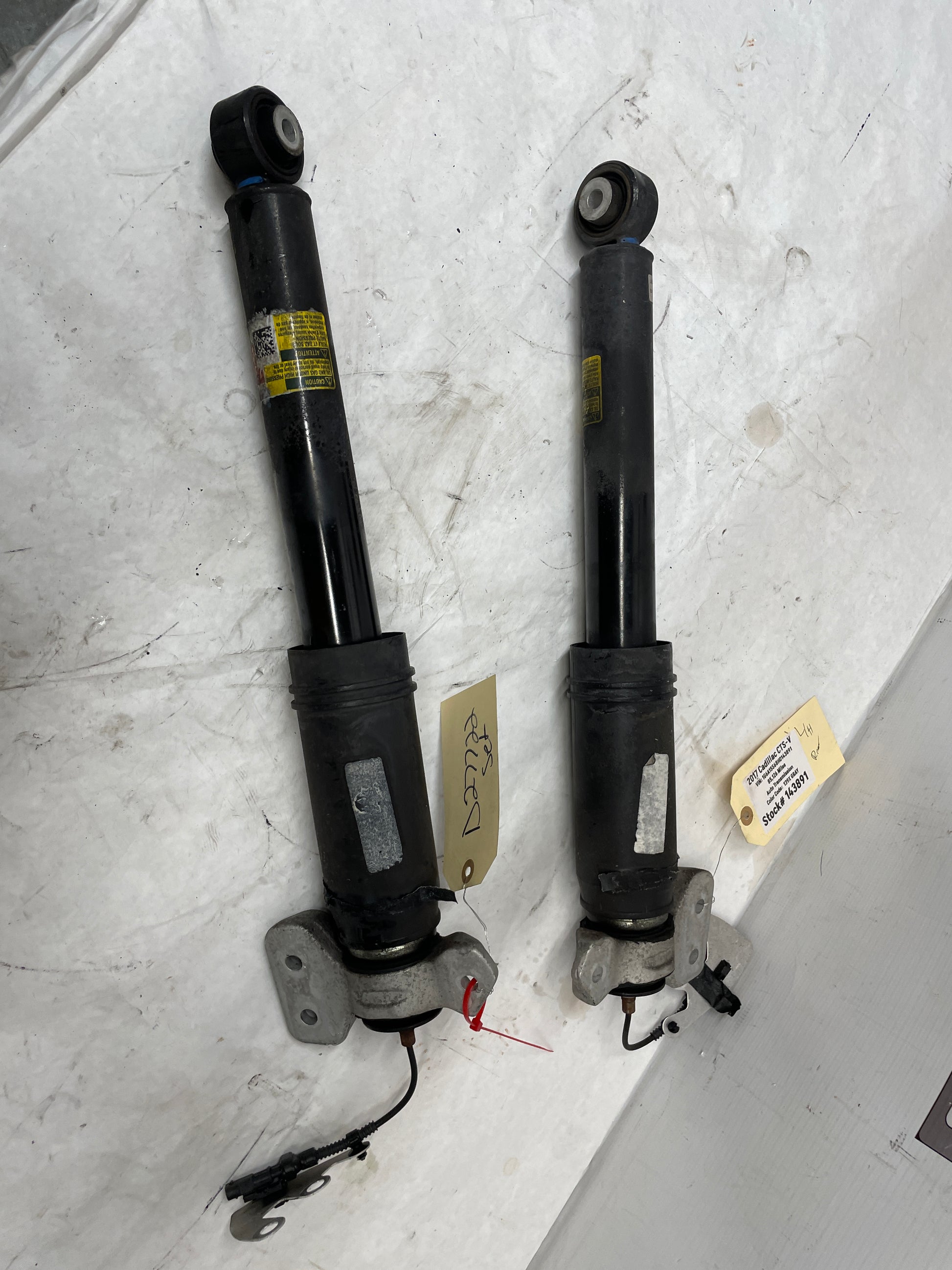 2017 Cadillac CTS-V RH & LH Rear Suspension Shock Absorber Magnetic Ride OEM - Day's Parts Yard