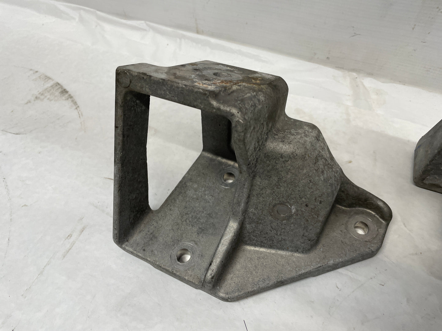 2014 Chevy SS Sedan RH & LH Engine Motor Mounts Stands Brackets OEM