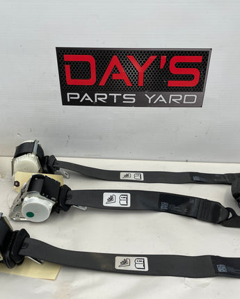 2017 Chevy SS Sedan Rear Seatbelt Seat Belt Retractor Set