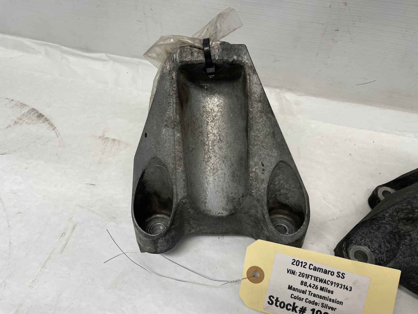 2012 Chevy Camaro SS RH & LH Engine Motor Mounts Stands Brackets OEM