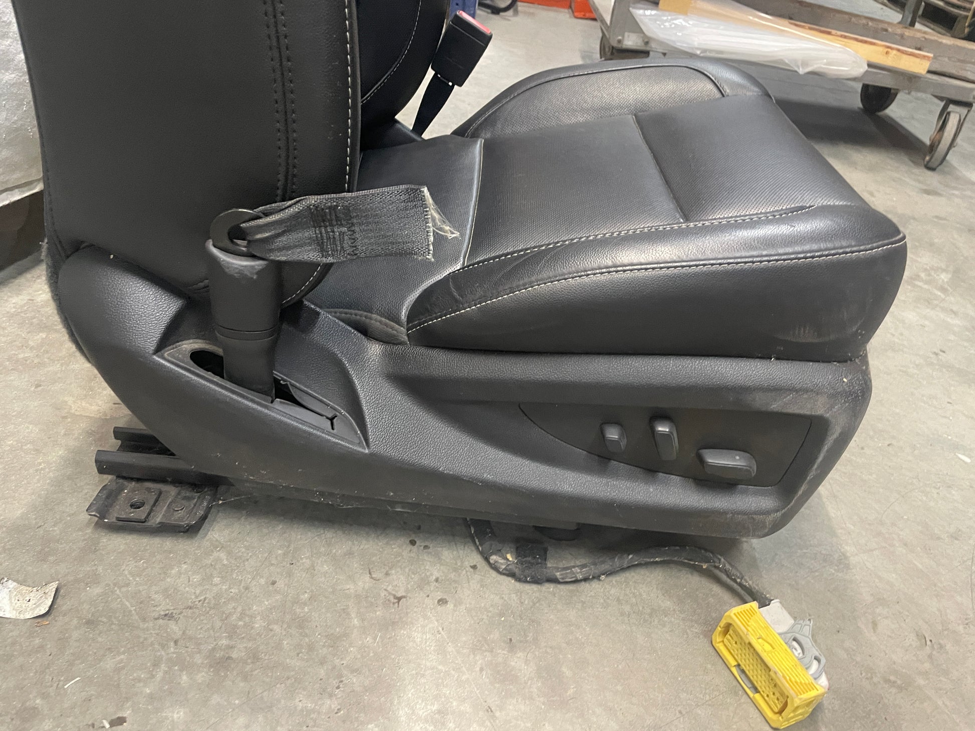 2018 GMC Sierra 1500 SLT Seats RH Passenger Front Only  OEM - Day's Parts Yard