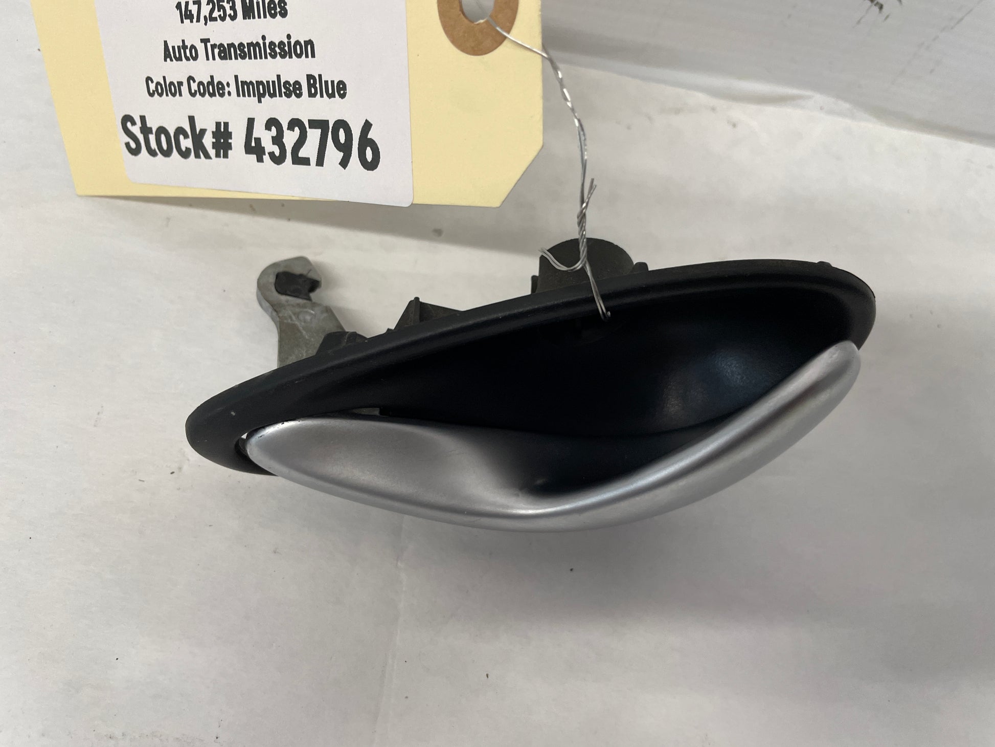 2005 Pontiac GTO LH Driver Interior Door Handle OEM - Day's Parts Yard