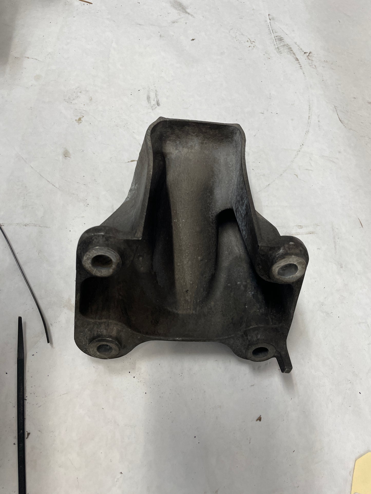 2012 Chevy Camaro SS RH & LH Engine Motor Mounts Stands Brackets OEM