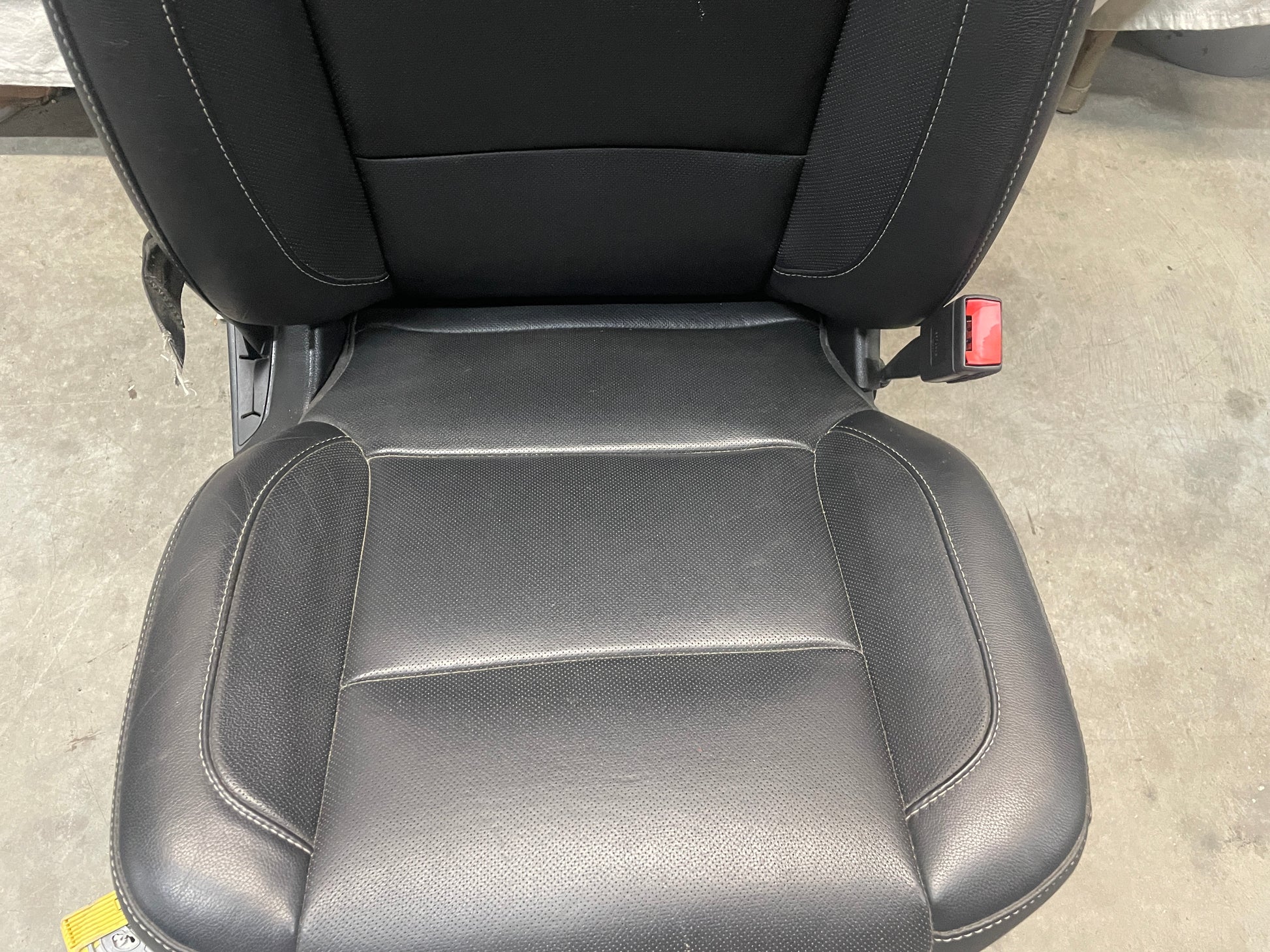 2018 GMC Sierra 1500 SLT Seats RH Passenger Front Only  OEM - Day's Parts Yard