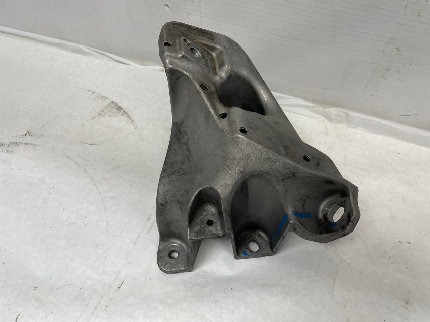 2020 Chevy Camaro SS LZ LH Driver Motor Mount Stand Bracket OEM