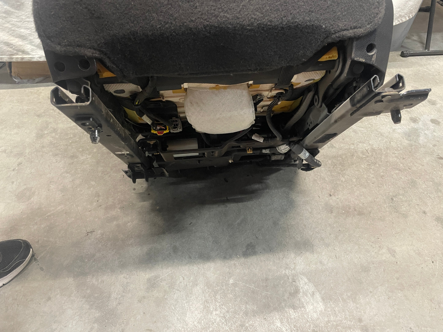 2018 GMC Sierra 1500 SLT Seats RH Passenger Front Only  OEM - Day's Parts Yard