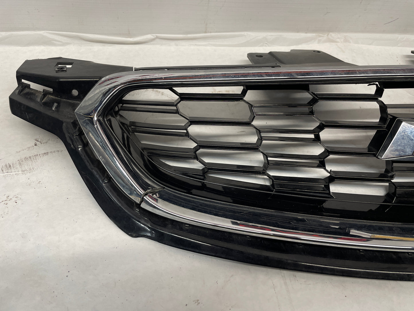 2017 Chevy SS Sedan Front Bumper Upper Grille OEM
