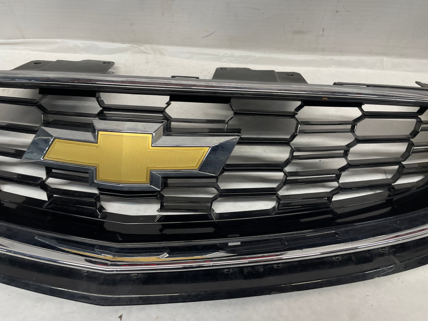 2017 Chevy SS Sedan Front Bumper Upper Grille OEM