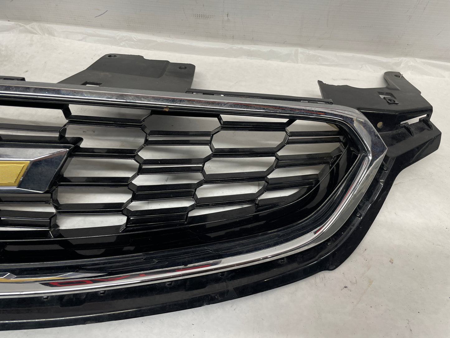 2017 Chevy SS Sedan Front Bumper Upper Grille OEM
