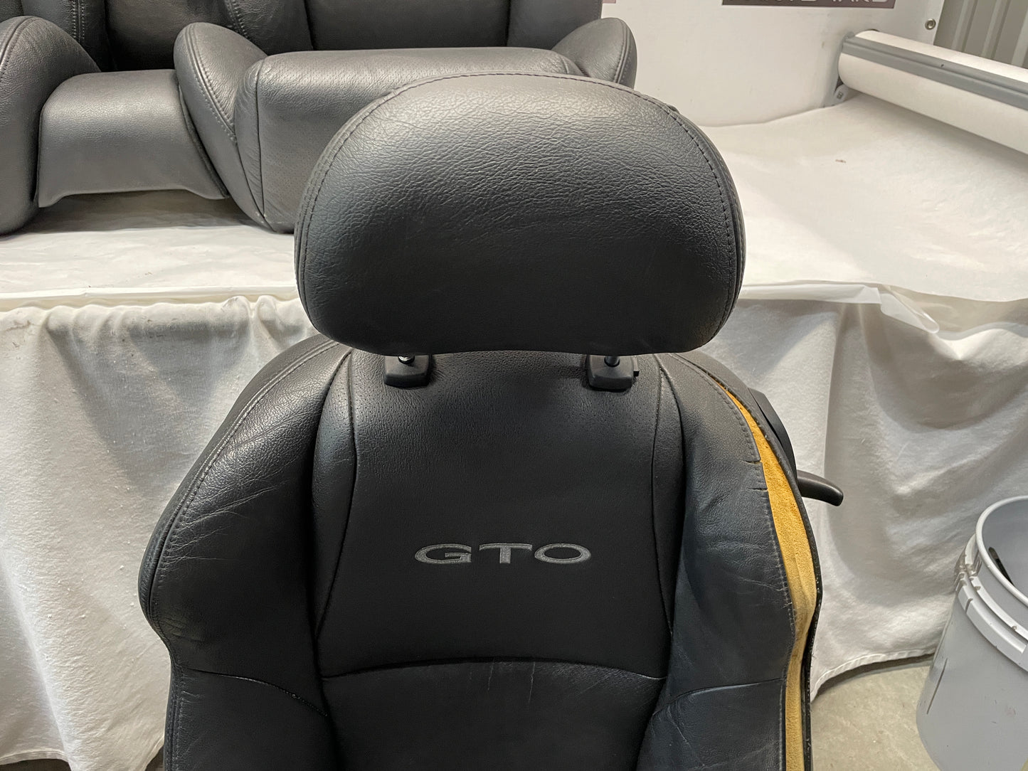 2005 Pontiac GTO Seats Fronts and Rears Black Leather OEM